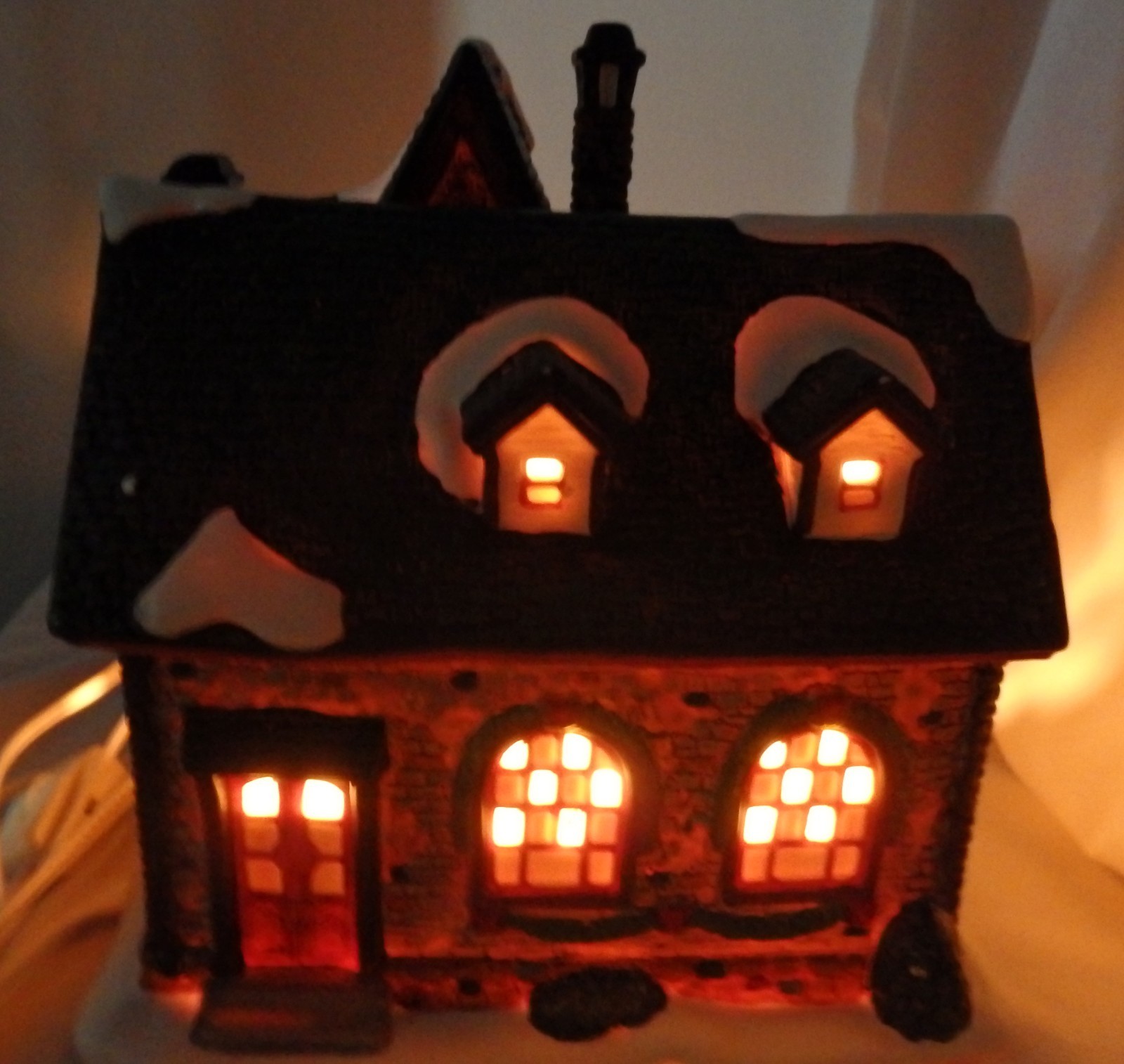 St Nicholas Square Grandmas House Illuminated Christmas Village 2003 RARE VTG