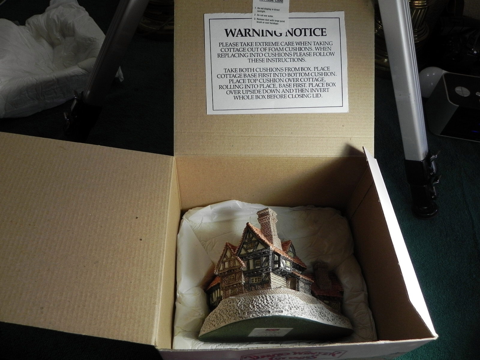 David Winter: NIB, Stratford House, MIB, 1981 Retired COA