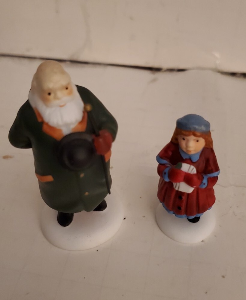 Department 56: Yes, Virginia – Heritage Village – set of 2