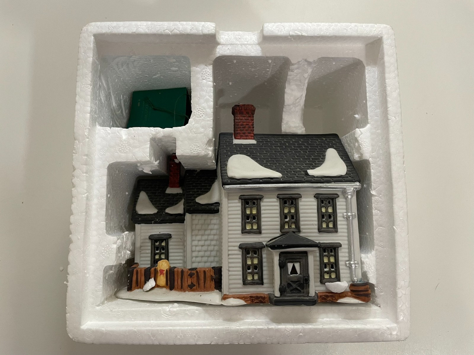 DEPT 56 “JANNES MULLET AMISH FARM HOUSE” ~ NEW ENGLAND VILLAGE SERIES#59439
