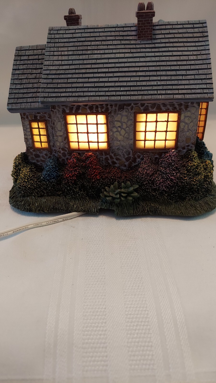 VNTG Hawthorne Village Thomas Kinkade Seaside Lighted “Foxglove Bookstore” (U19)