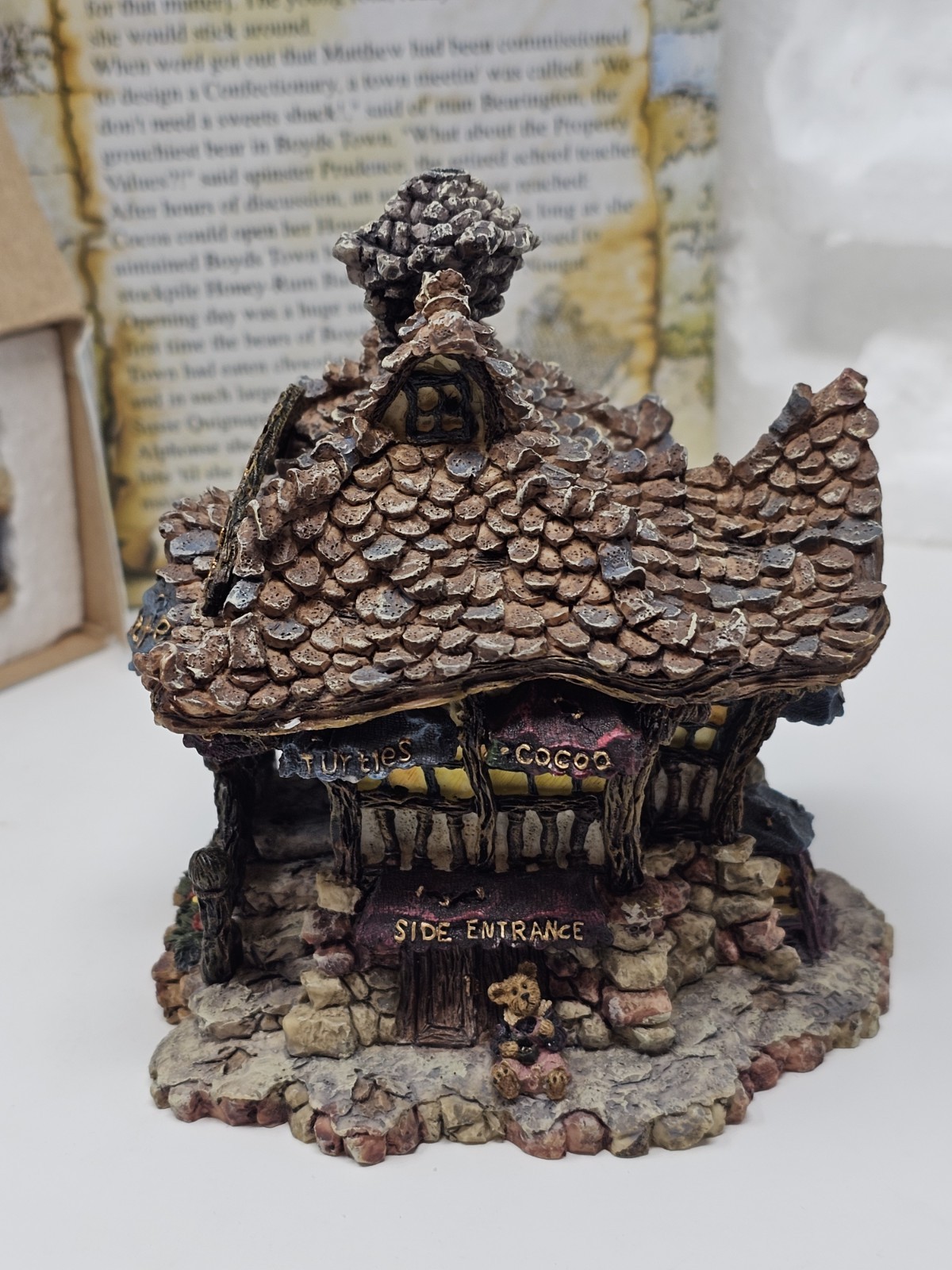 Boyd’s Town Cocoa’s House of Chocolate with pc #3E/2388 with box & certificate