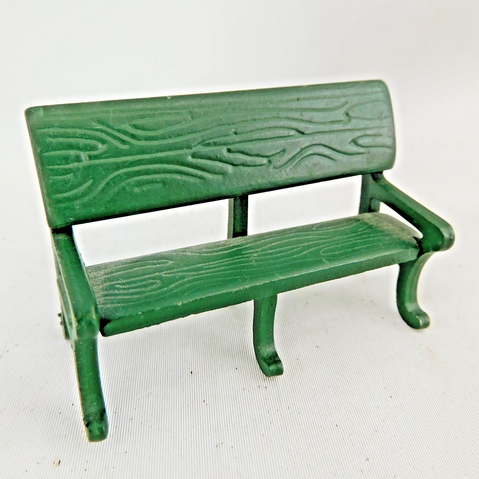 Dept 56 5 Pc Lot of 3 Green Metal Park Benches AND 2 Street Signs Vtg Taiwan ROC