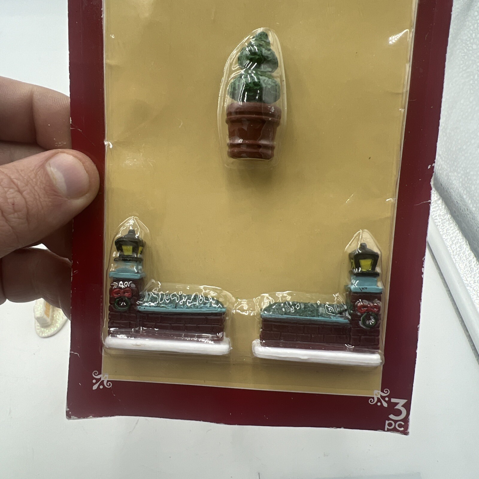 COBBLESTONE CORNERS MINIATURES 3 PIECE SET + 6 UNKNOWN PIECES – LOT OF 9 PIECES