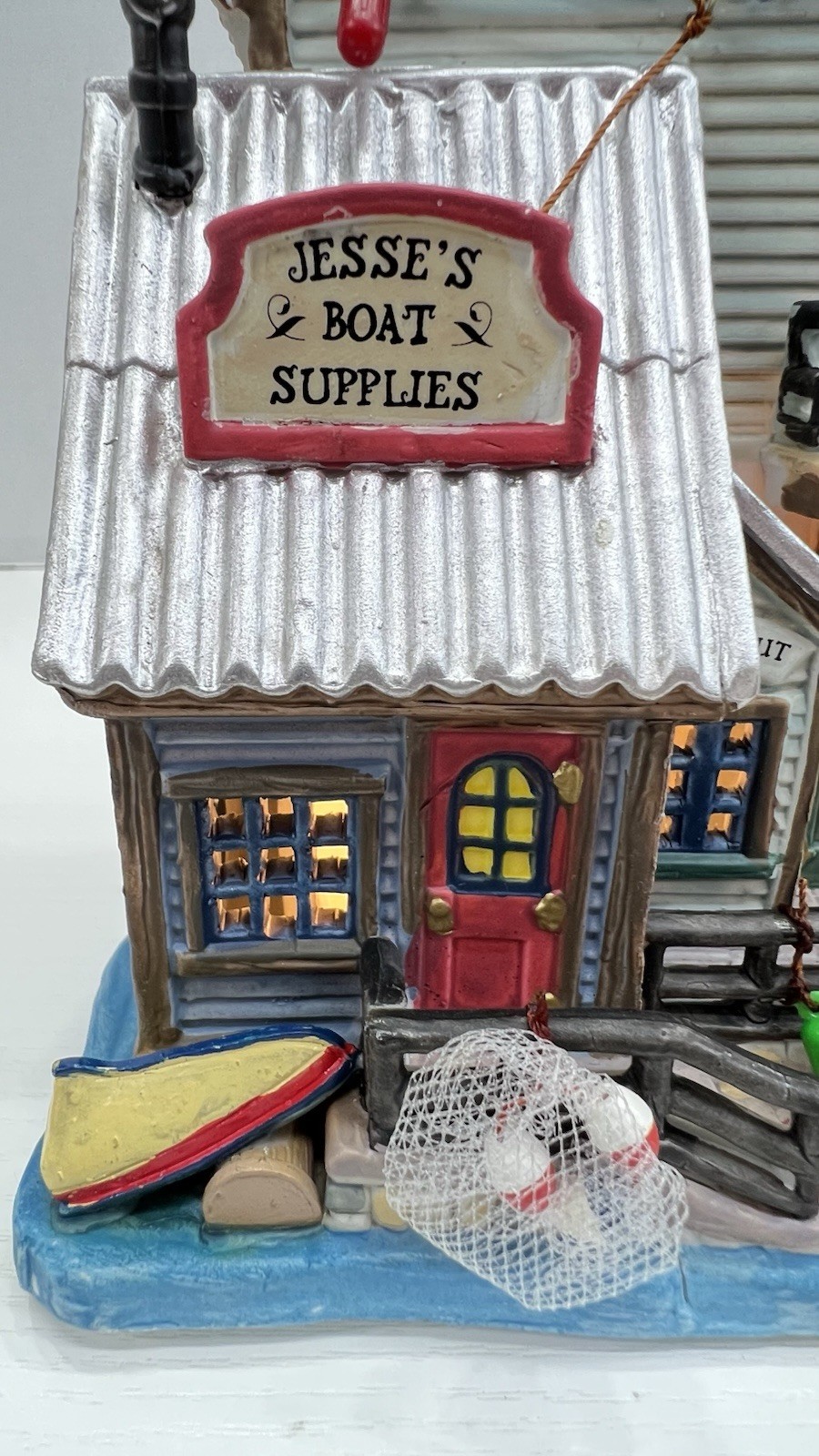 Lemax Plymouth Corners “Jesse’s Boat Supplies & Restaurant” 85698 RARE & NEW !
