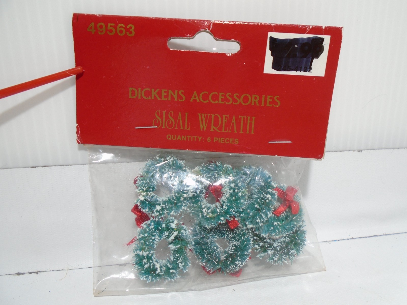VINTAGE DICKENS ACCESSORIES SET OF 6 ROUND 1″ WREATH FIGURES TAIWAN NIP (CB5392)