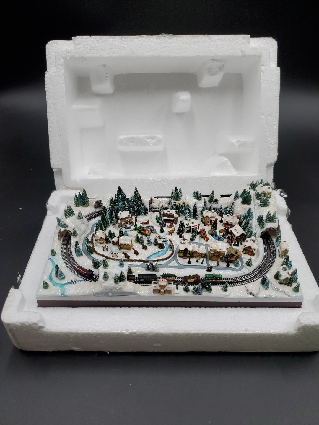 Thomas Kinkade Christmas Village Miniature Lighted Town Country Christmas W/ COA