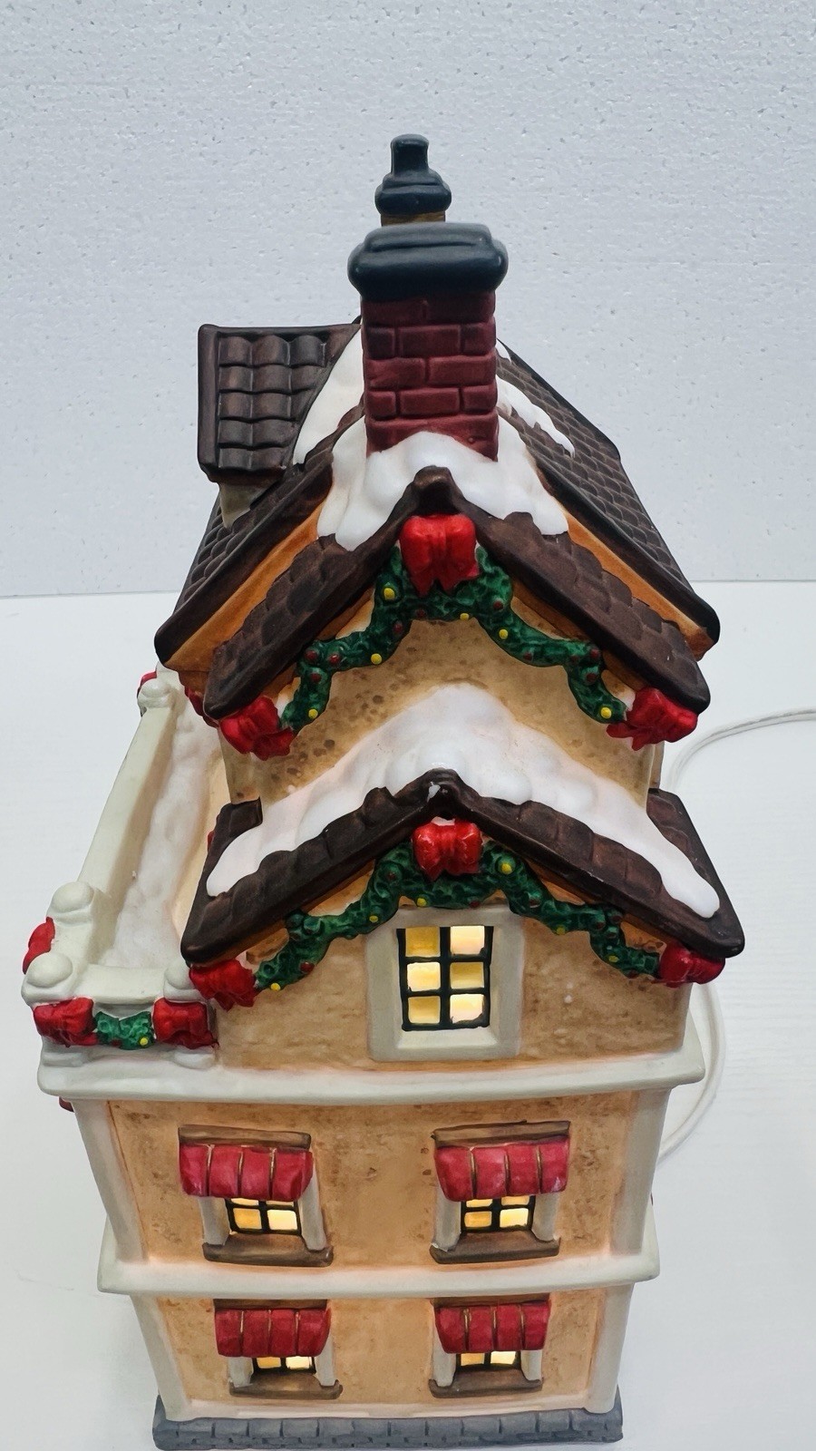 Copperfield Keepsake “ Holly Apartment ” Porcelain Lighted House Excellent !