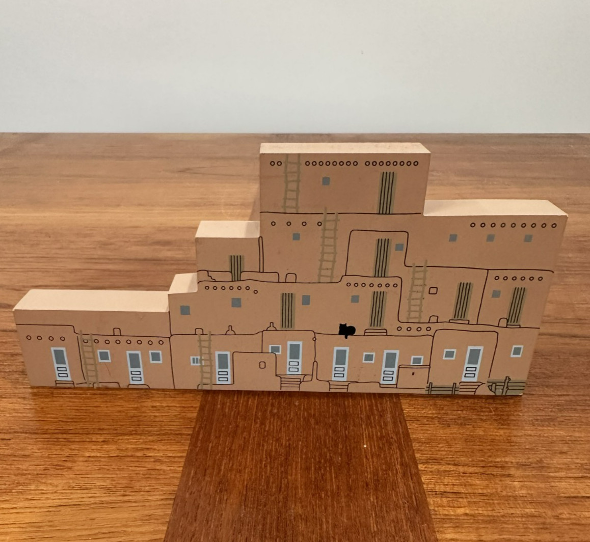 RARE Vintage Cat’s Meow Village The Taos Pueblo New Mexico Shelf Sitter 1995