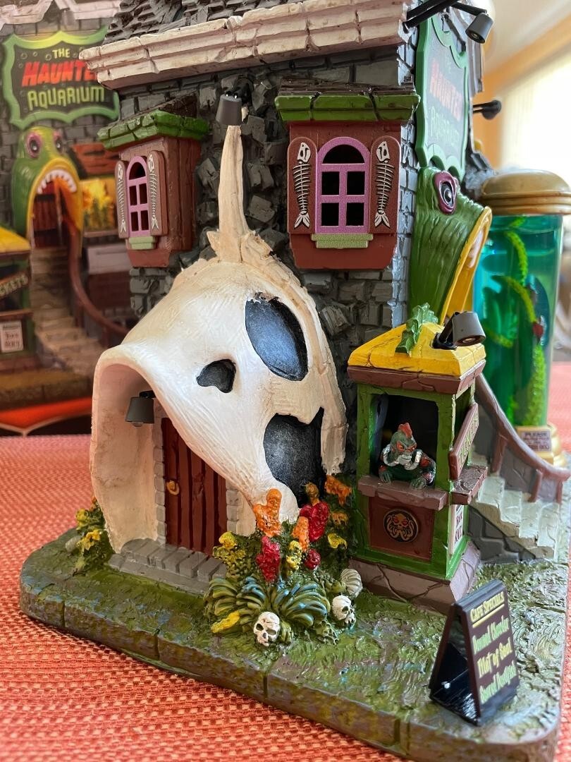 Lemax Spooky Town “Haunted Aquarium” Brand New- Lighted Village Collectible