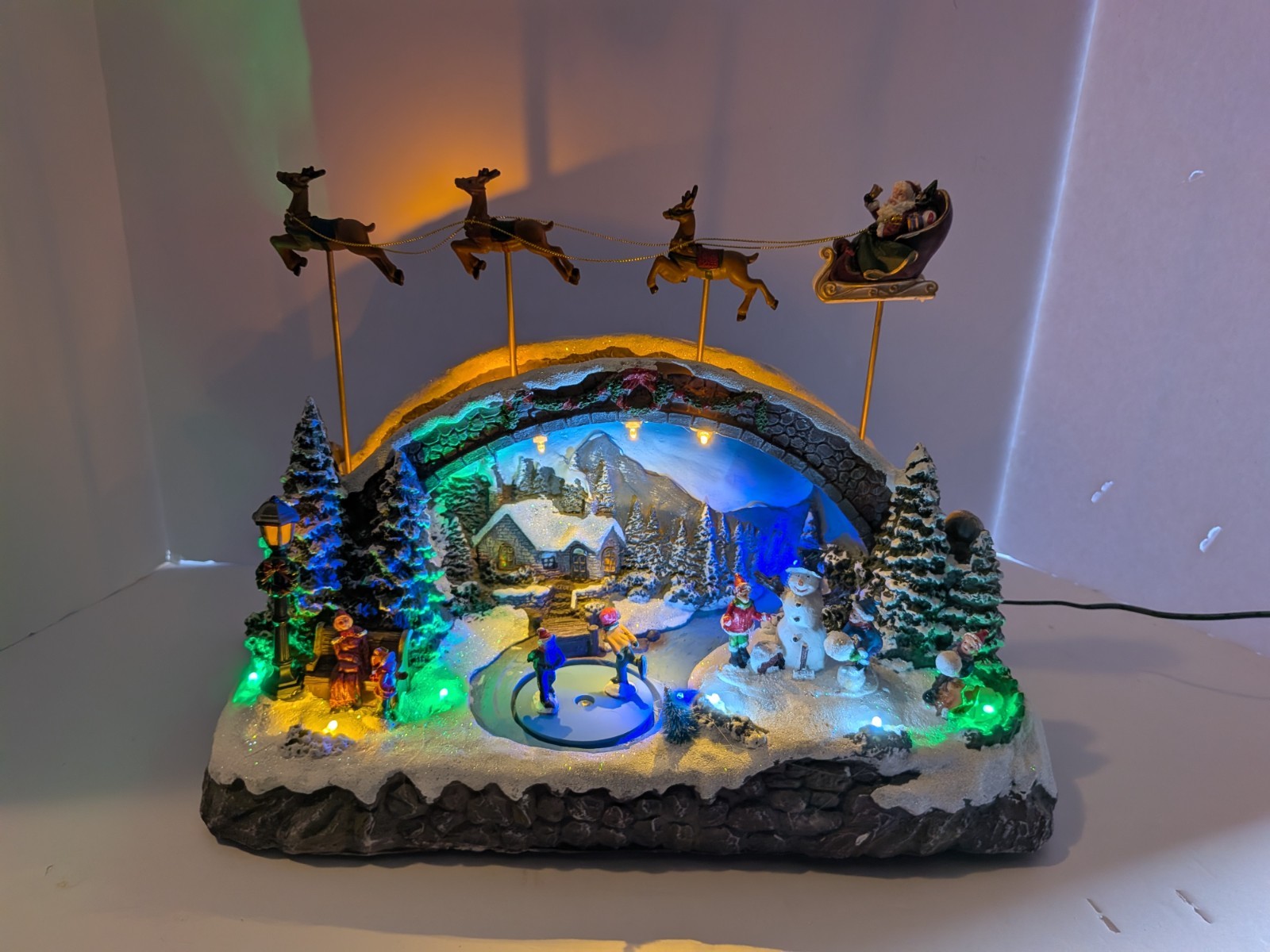 Holiday Living Christmas At Noni’s House Village Scene Motion Lights Musical