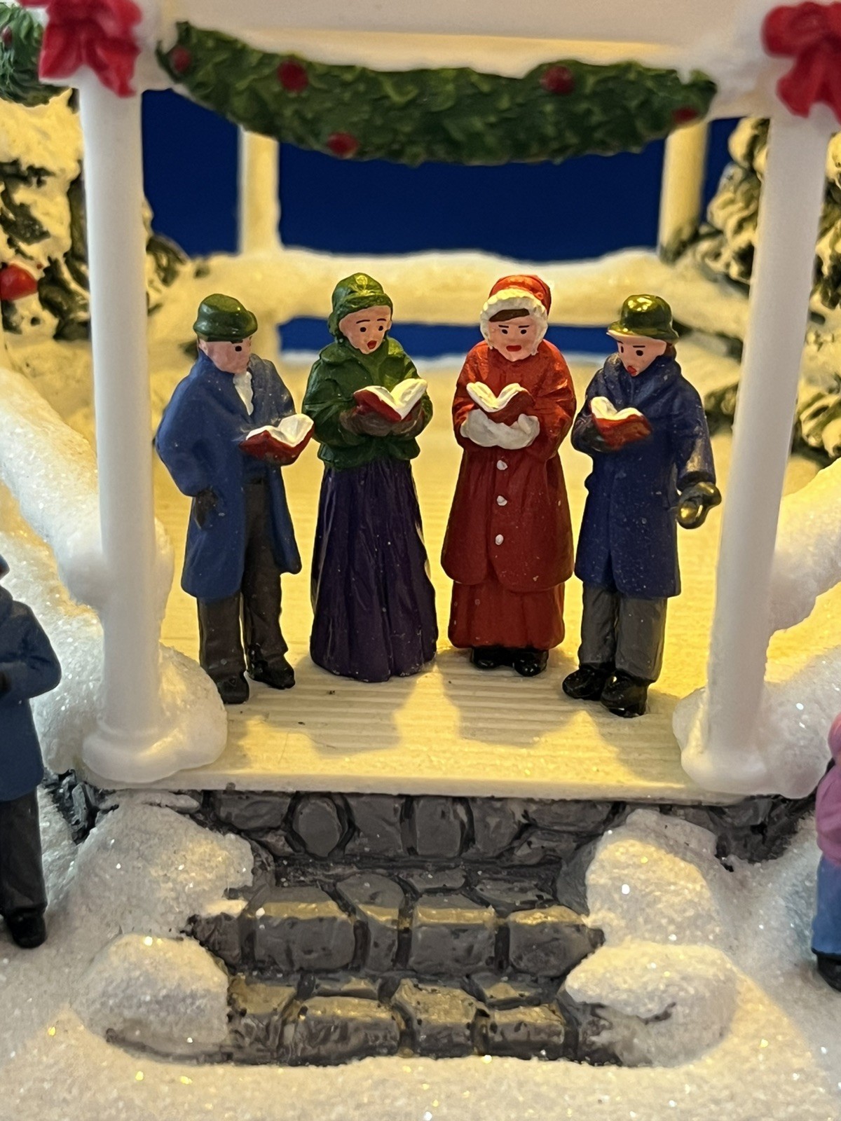 Thomas Kinkade Teleflora 2023 Sweet Sounds Of Christmas Lighted Carolers Gazebo