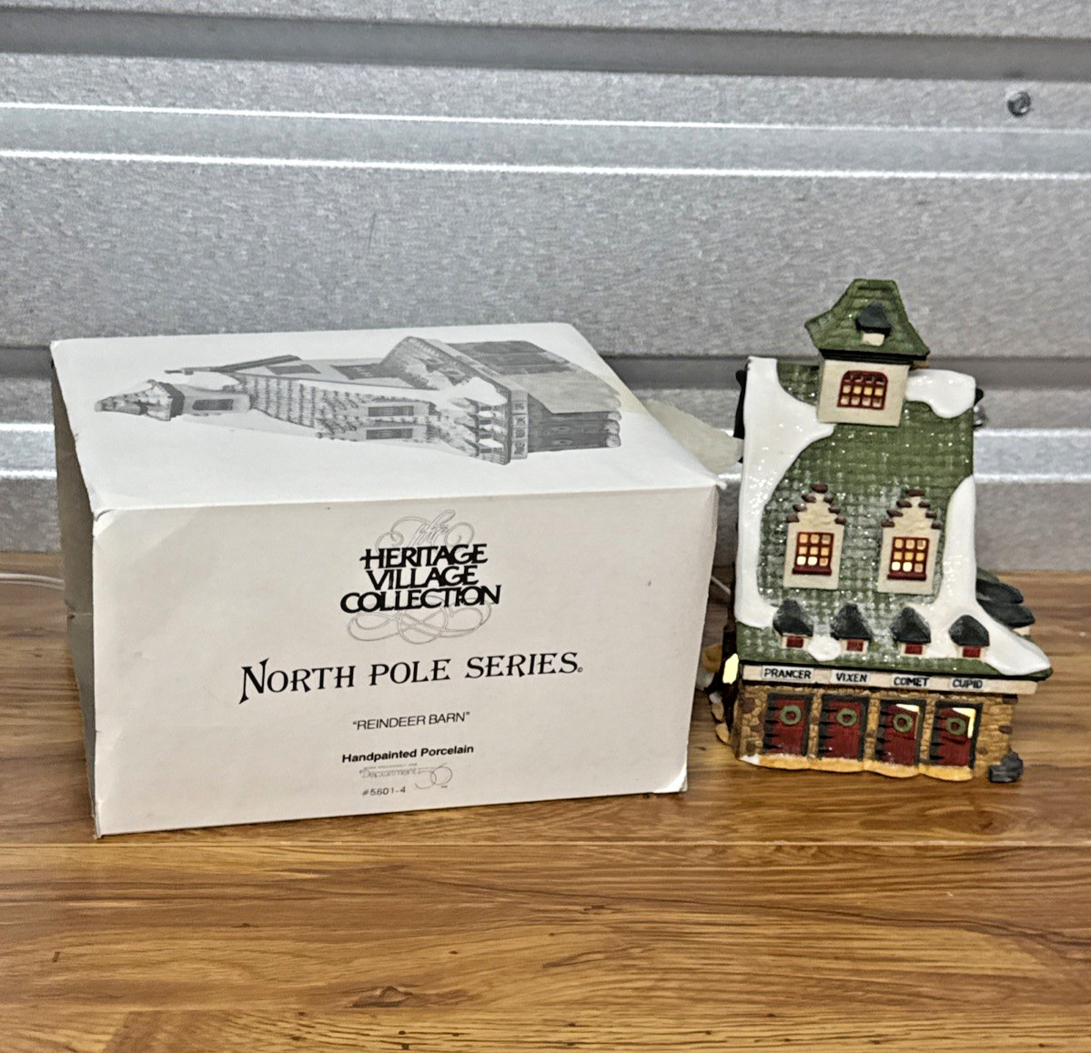 Dept 56 Reindeer Barn North Pole Series 5601-4 Heritage Village Christmas in Box