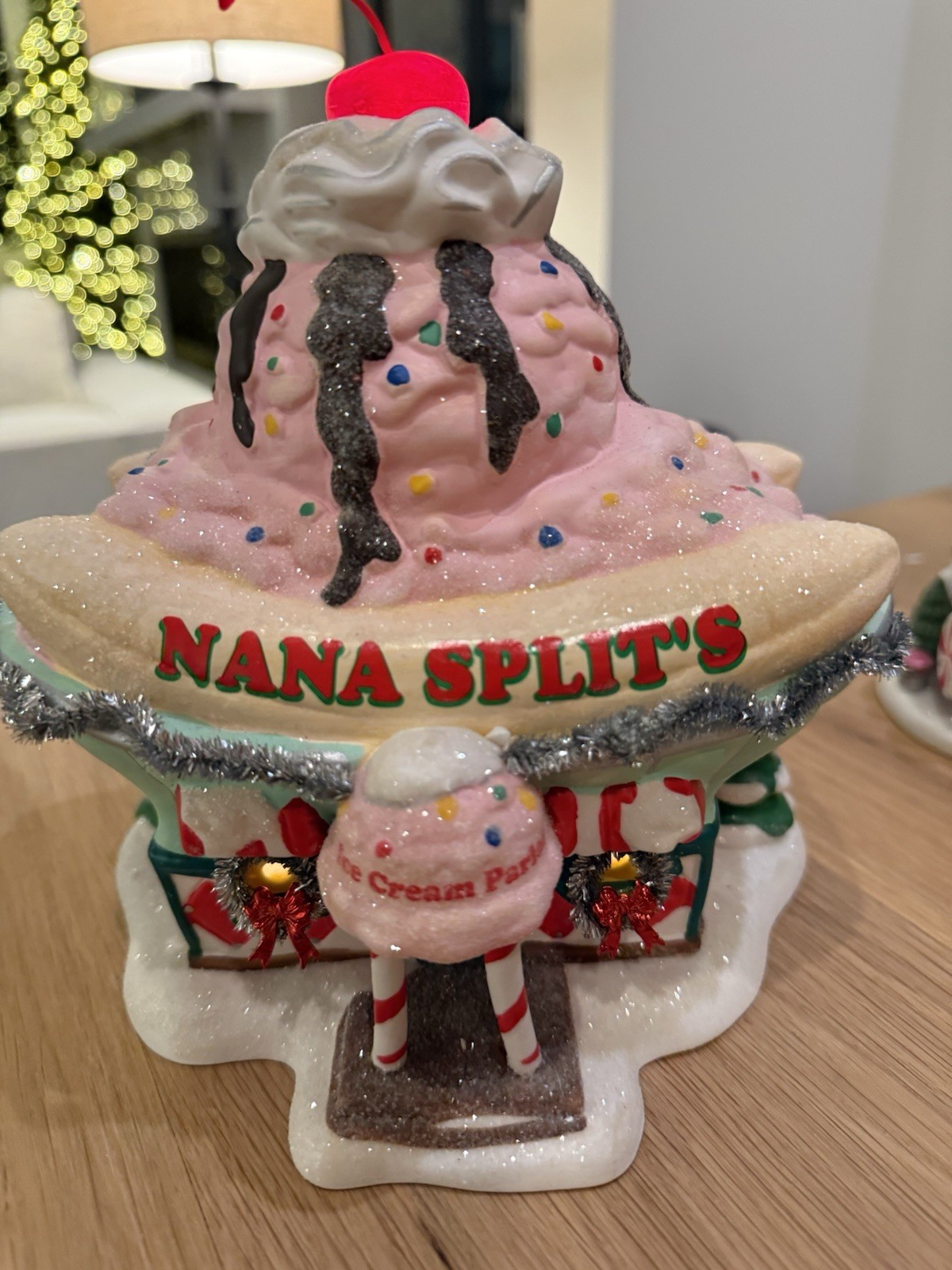 DEPT 56 NORTH POLE VILLAGE “NANA SPLIT’S ICE CREAM PARLOR” 4025283 Whip Cherry