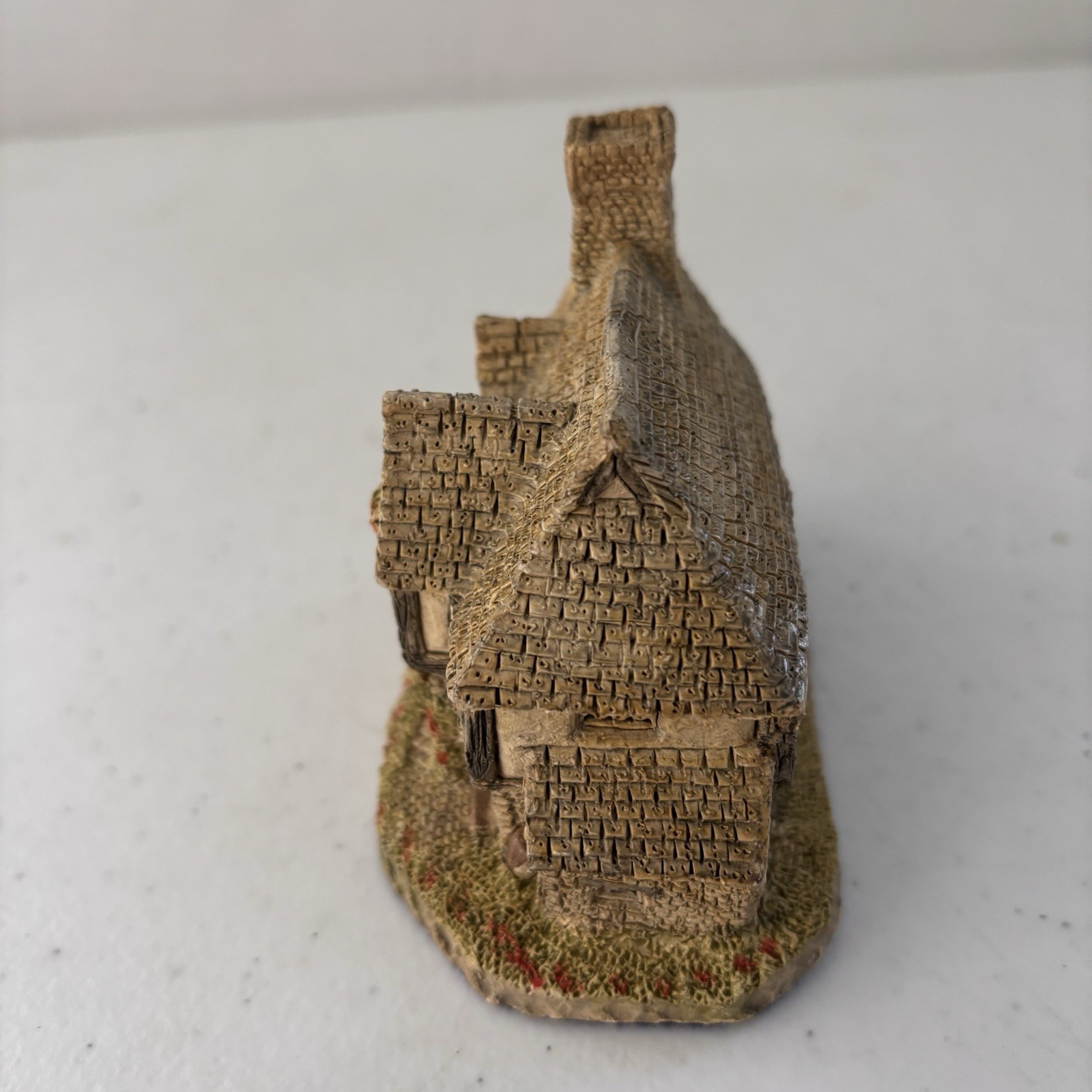 David Winter Cottages “Hogs Head Beer Shop” 1985 John Hine Ltd. in Box And COA