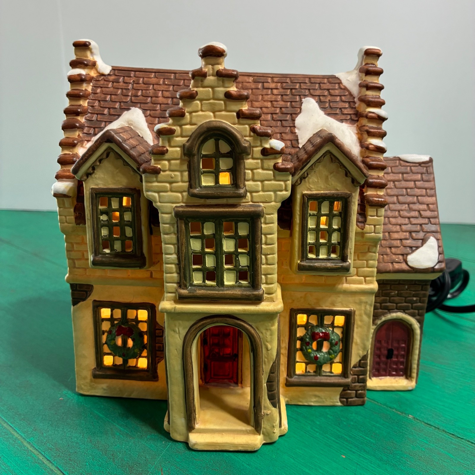 Christmas Village Square Collectibles Keepsake Red Roof Kensington Court