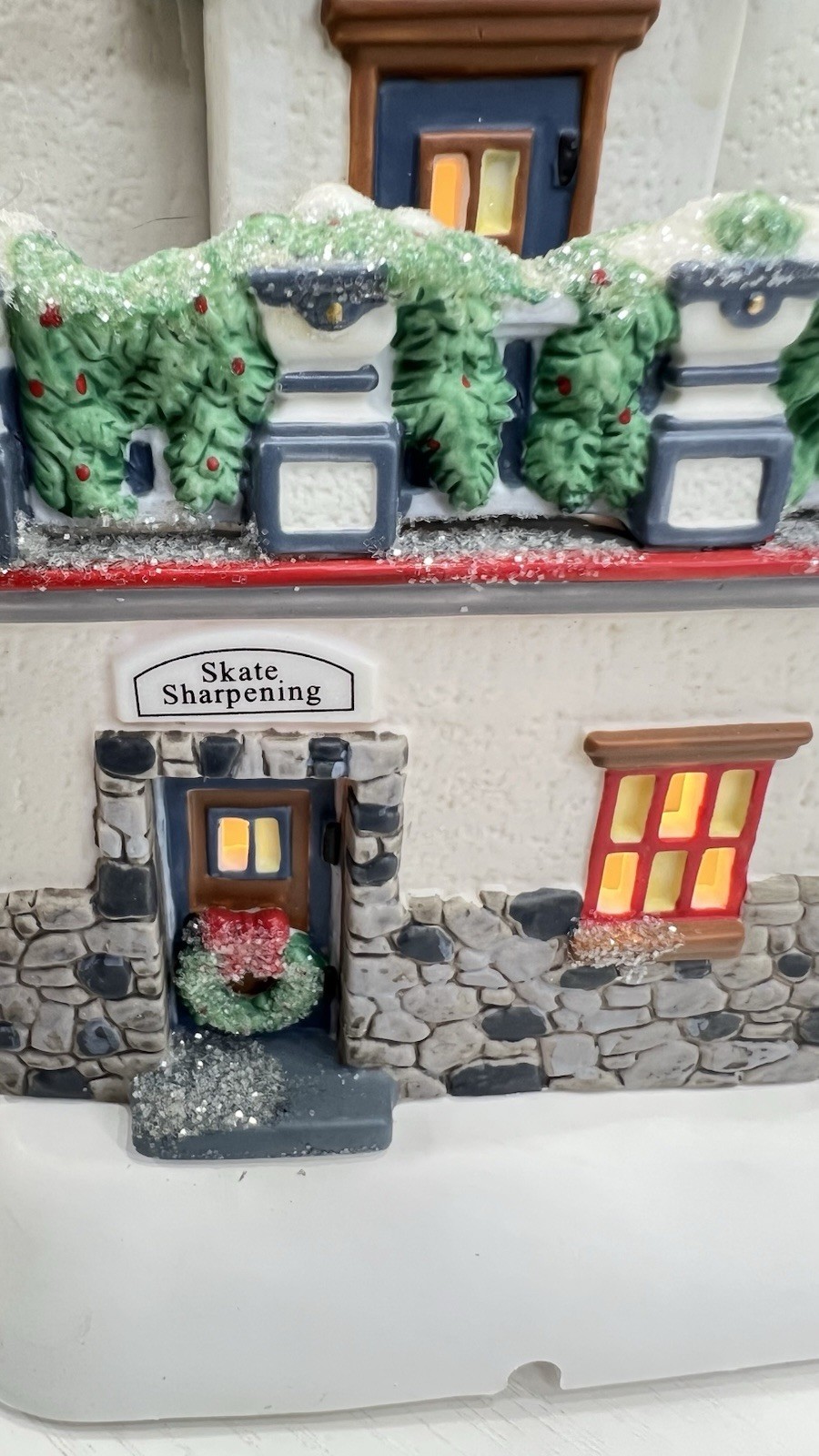 Dept 56 North Pole Series”Glacier Park Pavilion” Holiday Gift Set Please Read !