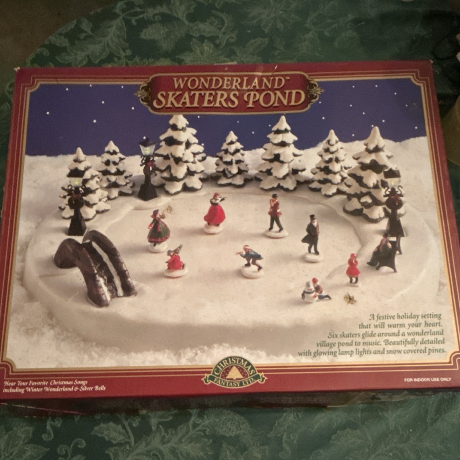 Christmas Fantasy Ltd. Wonderland Skaters Pond Musical Christmas Village 1996