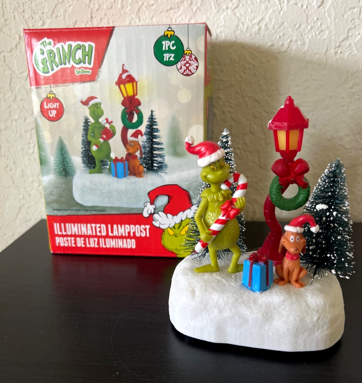 2025 Dr. Seuss GRINCH & MAX LAMP POST Light-Up Figurine Christmas Village NEW