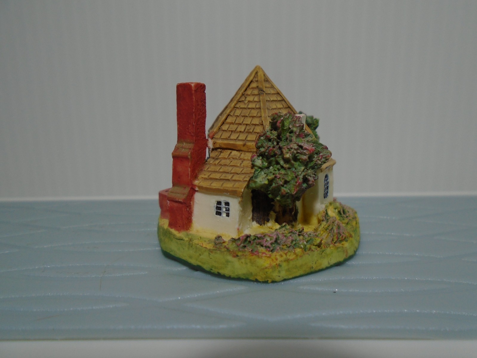 MINIATURE THE OLD COTTAGE COLLECTION HOUSE 1.5″ FIGURINE (SF476)