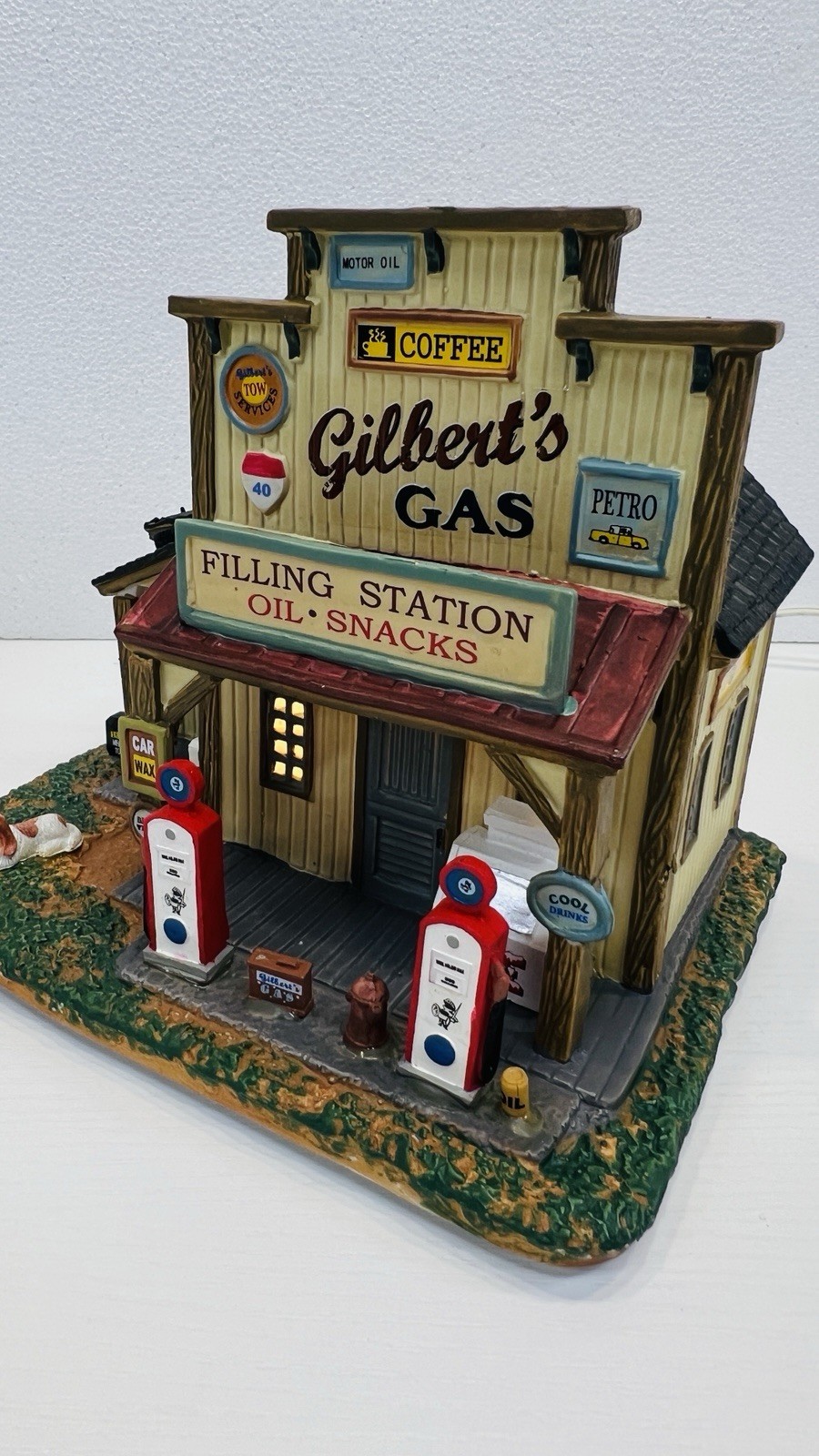 Lemax Harvest Crossing “Gilbert’s Gasoline Station” 55977 Retired RARE AND NEW!