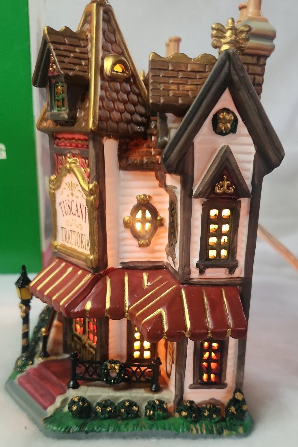 LEMAX COVENTRY COVE “TUSCANY TRATTORIA” Christmas Village house w/cord NIB