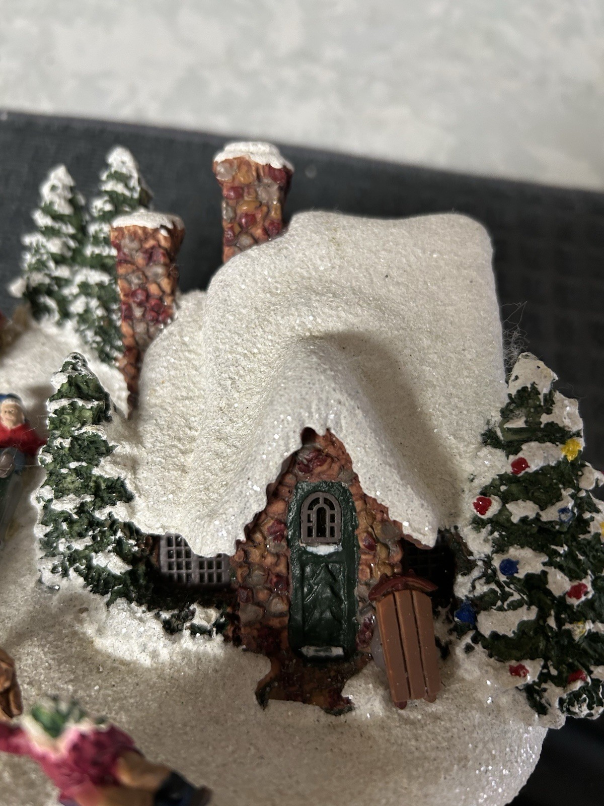 Thomas Kinkade Teleflora Christmas Village House Table Decor Does not light up.