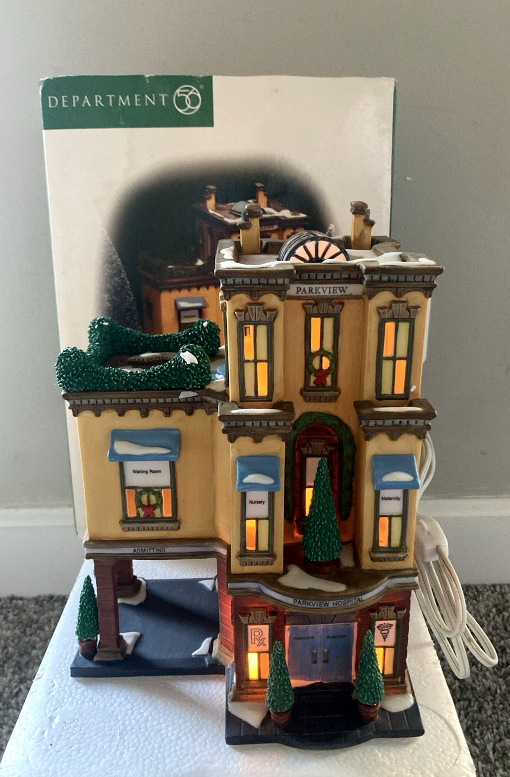 DEPT 56 Christmas in the City PARKVIEW HOSPITAL excellent w/ box lighted