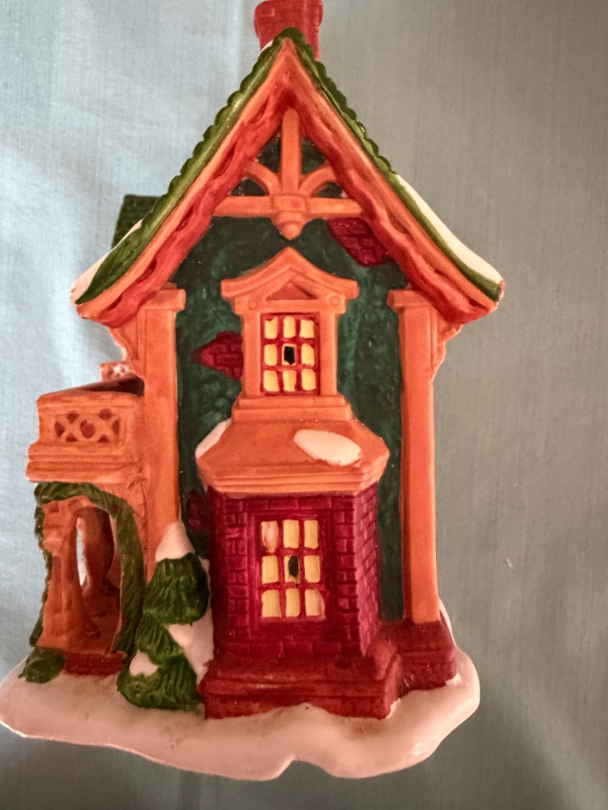 Caldor Village Square Porcelain Lighted House “ Davenport Inn”