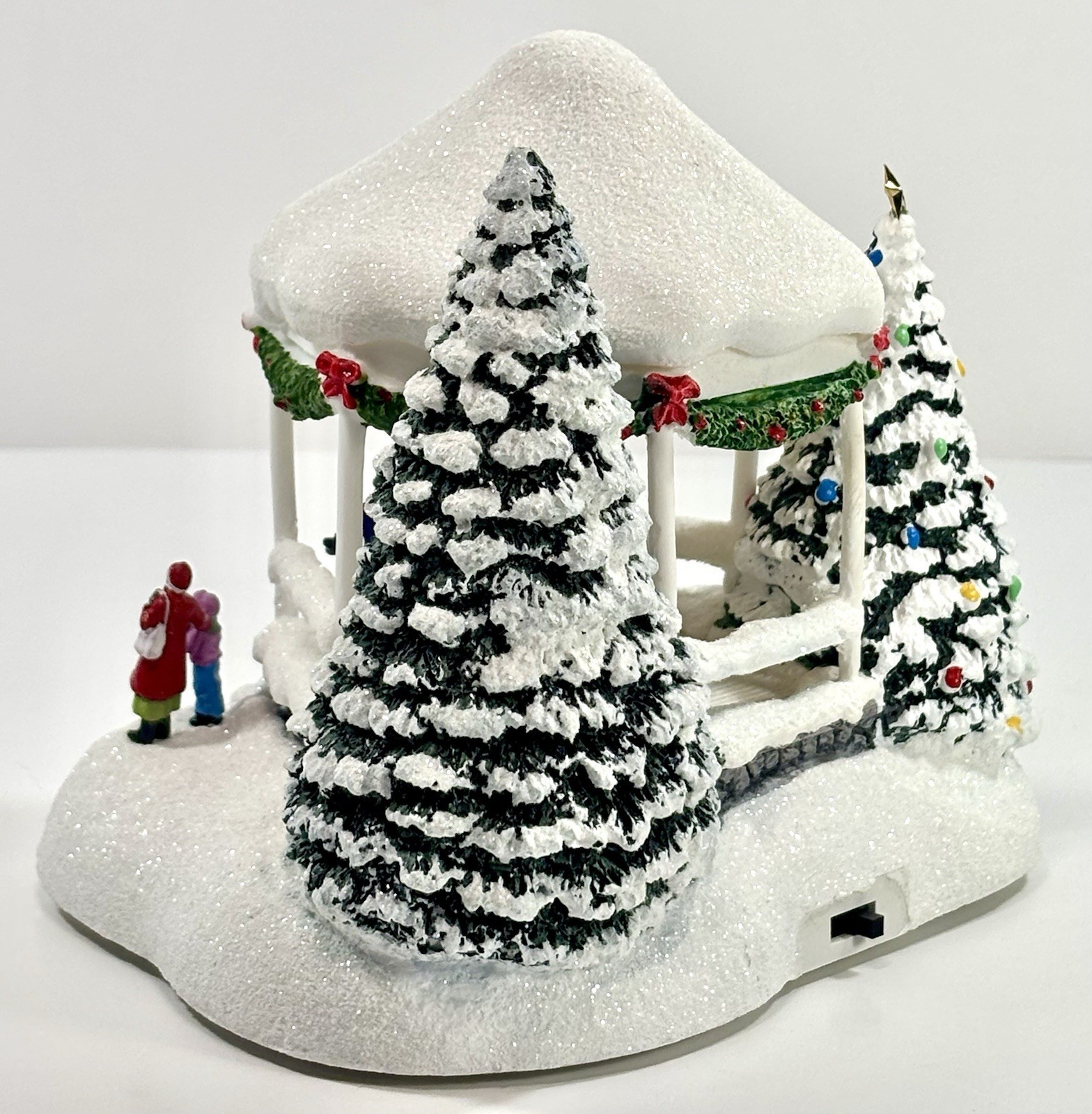 Thomas Kinkade Teleflora 2023 Sweet Sounds of Christmas Lighted Carolers Gazebo