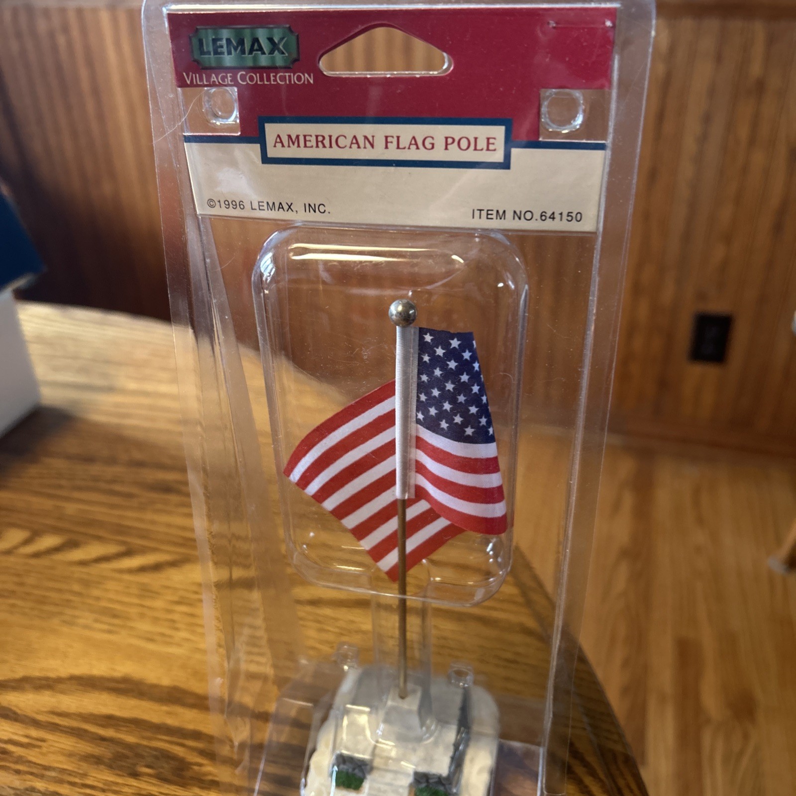 Lemax Holiday Village American Flag – 7.5″ -Retired