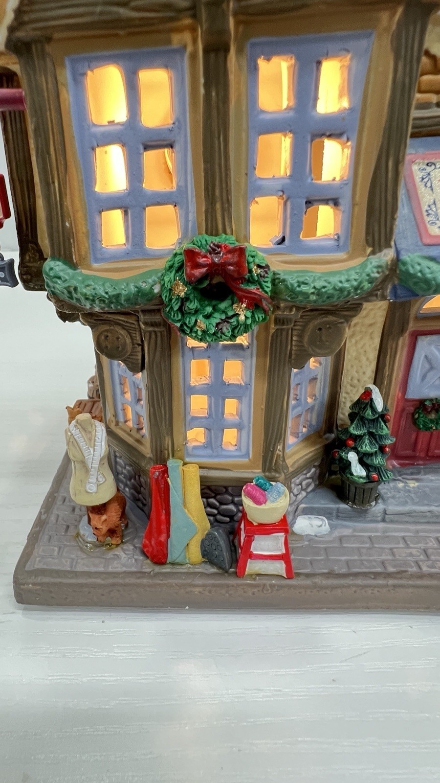 Lemax Holidays & Seasons “Luigi’s Custom Tailor” 35543 Retired 2013 RARE And NEW