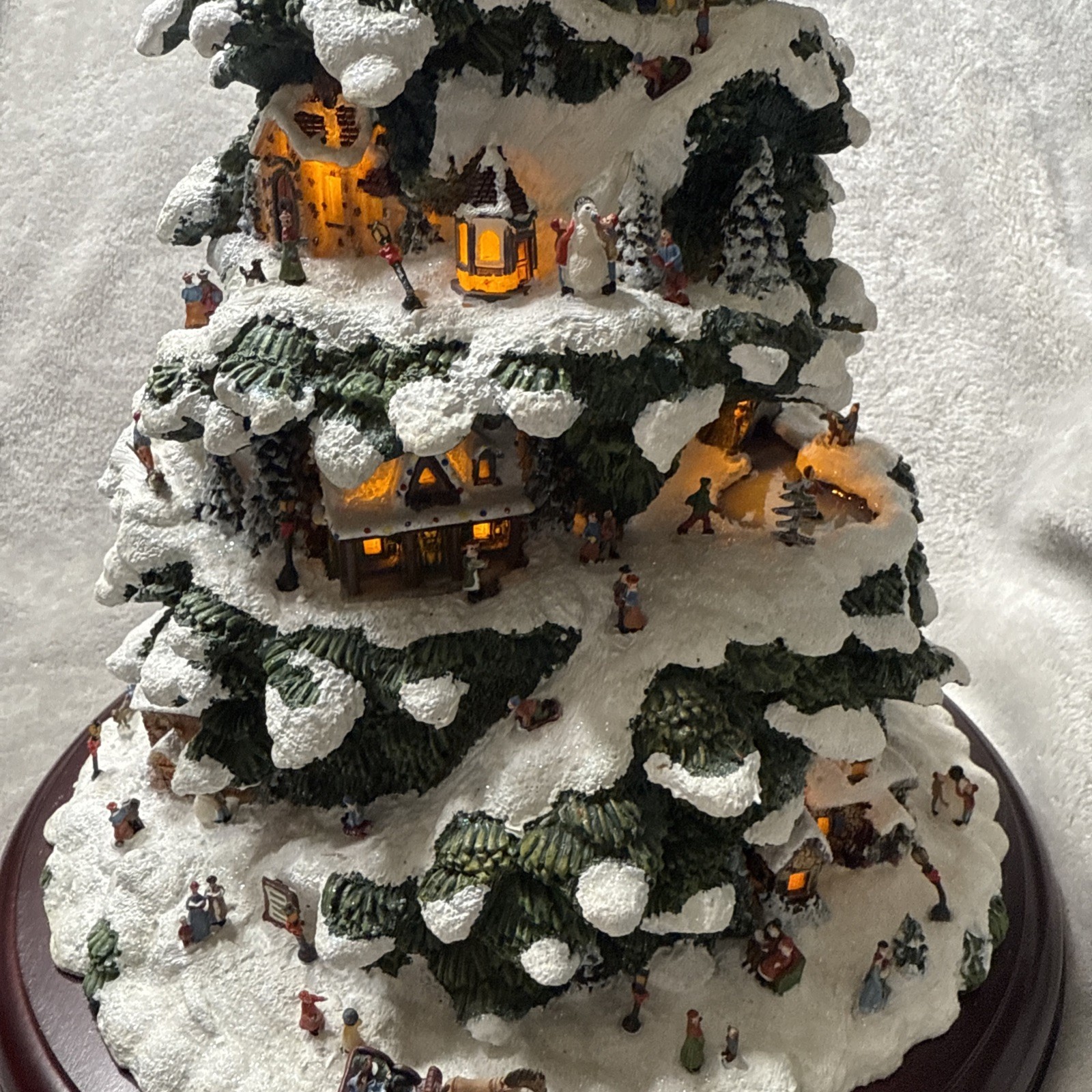 Thomas Kinkade “Village Christmas” Illuminated Tree Works With Batteries