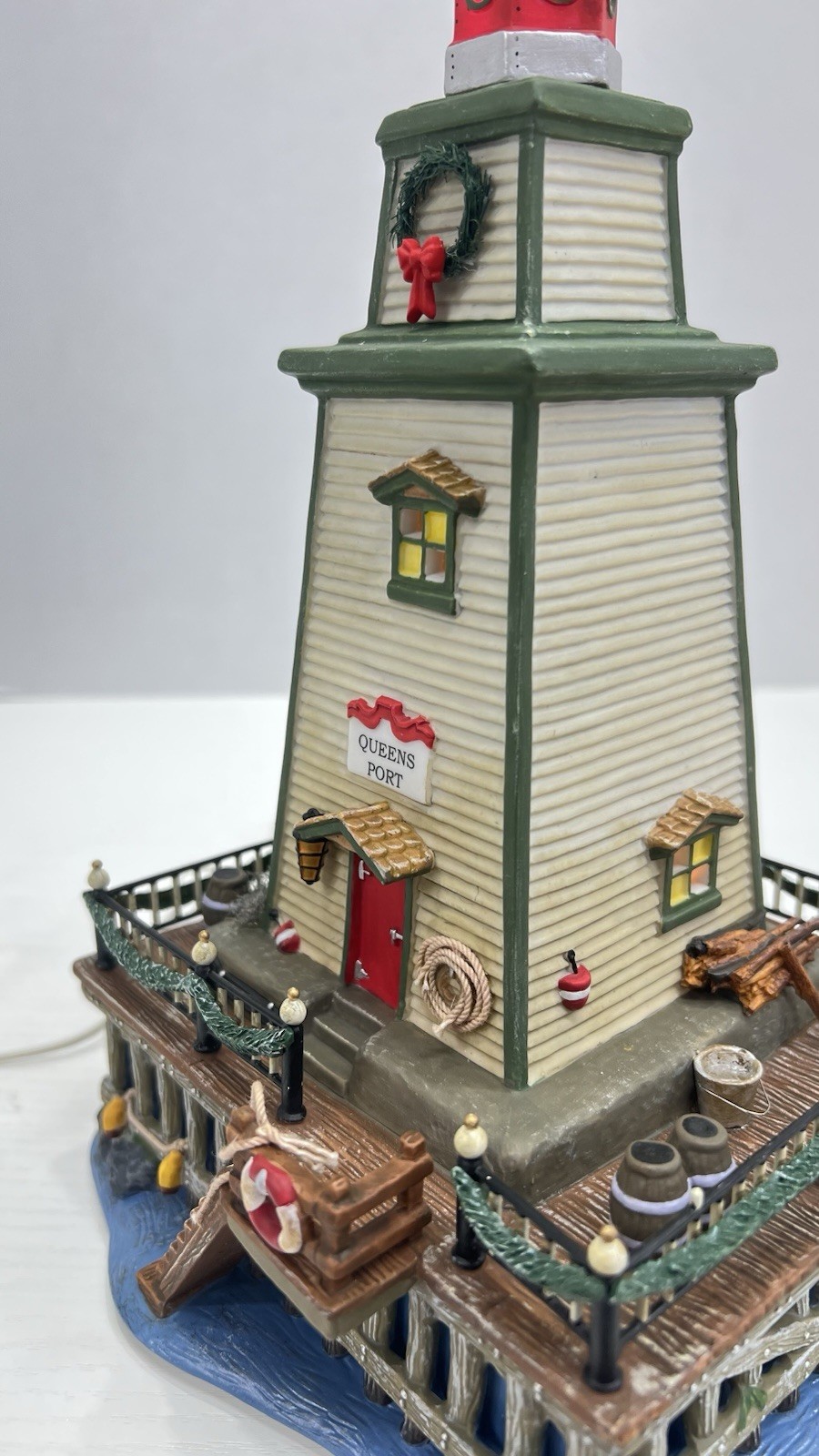 Dept 56 Dickens Village Series Lighthouse Queens Port 58714 Retired 2003