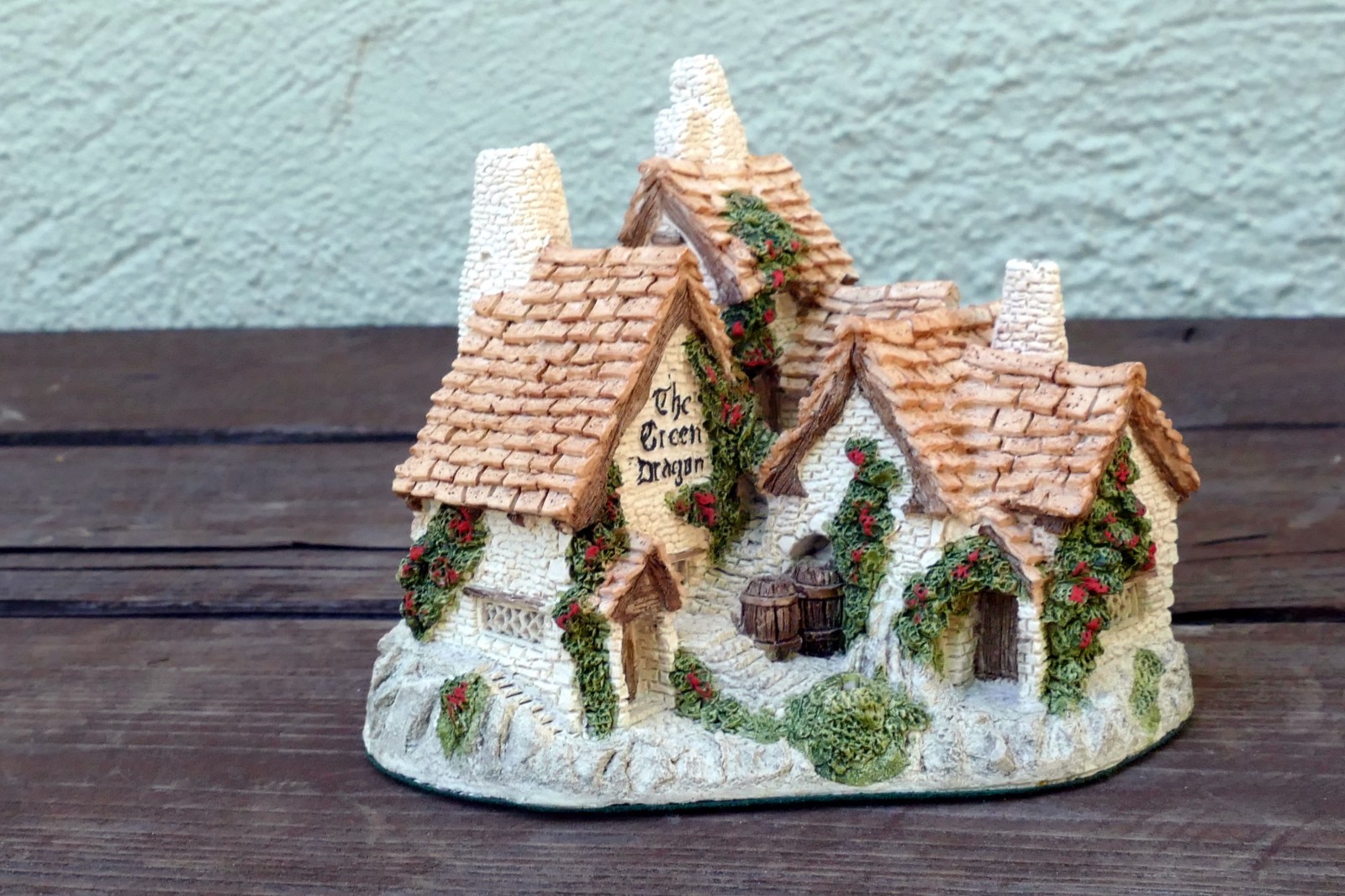 David Winters Cottages Green Dragon Pub 1983 hand painted UK Great Britain
