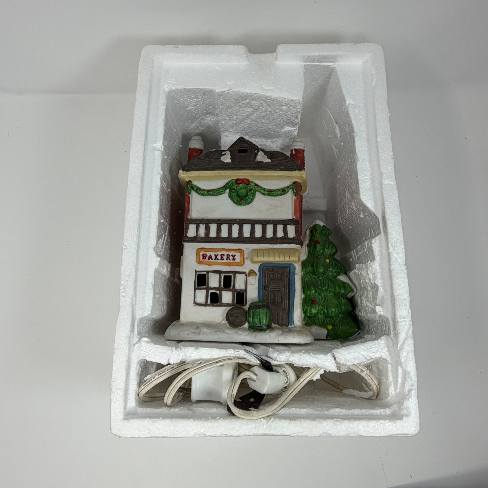 Holiday Expressions Dickens Collectables lighted Bakery House Christmas Village