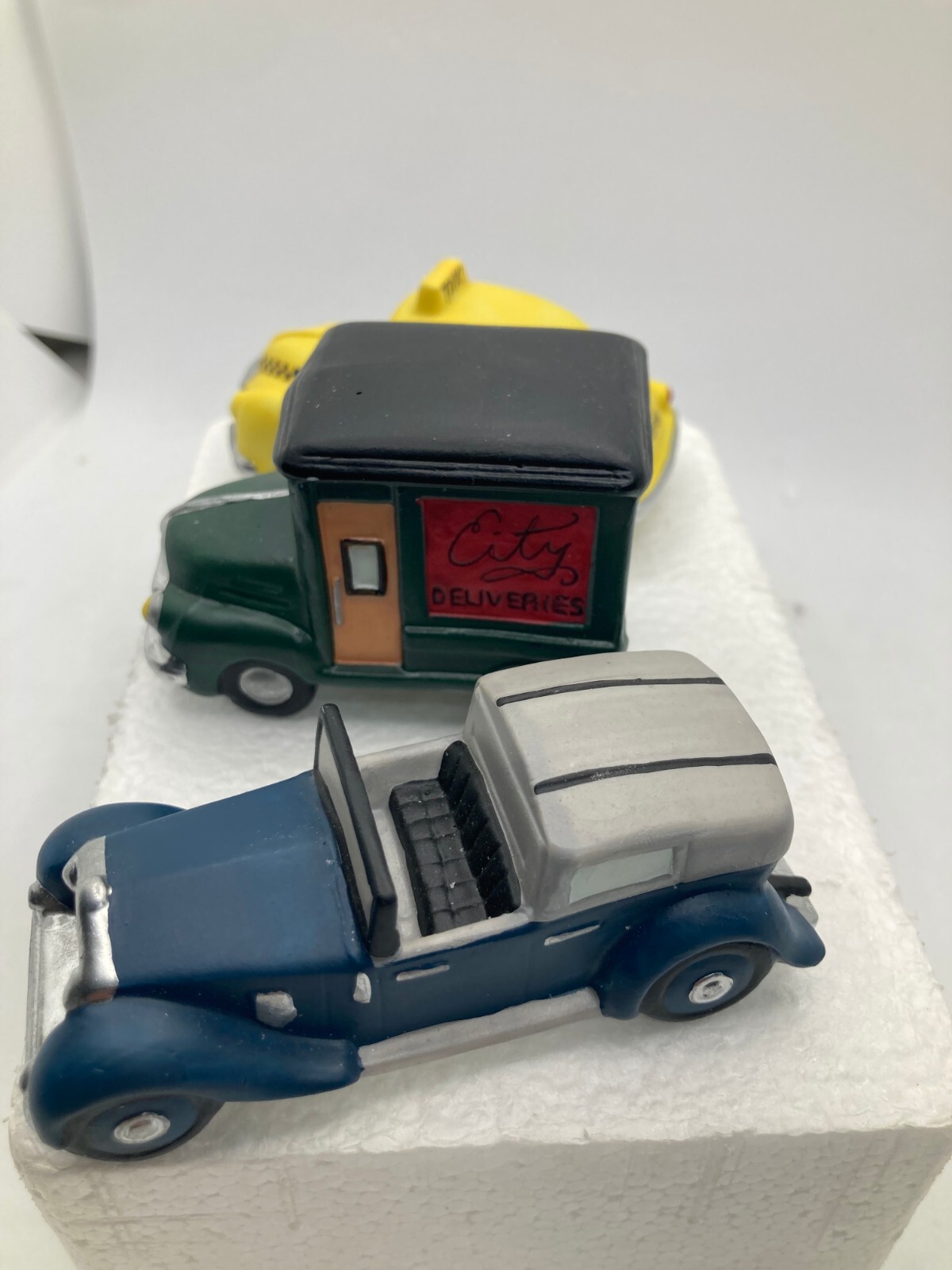 Dept 56 Heritage village Accessory # 59641 “Automobiles” set of 3 Retired