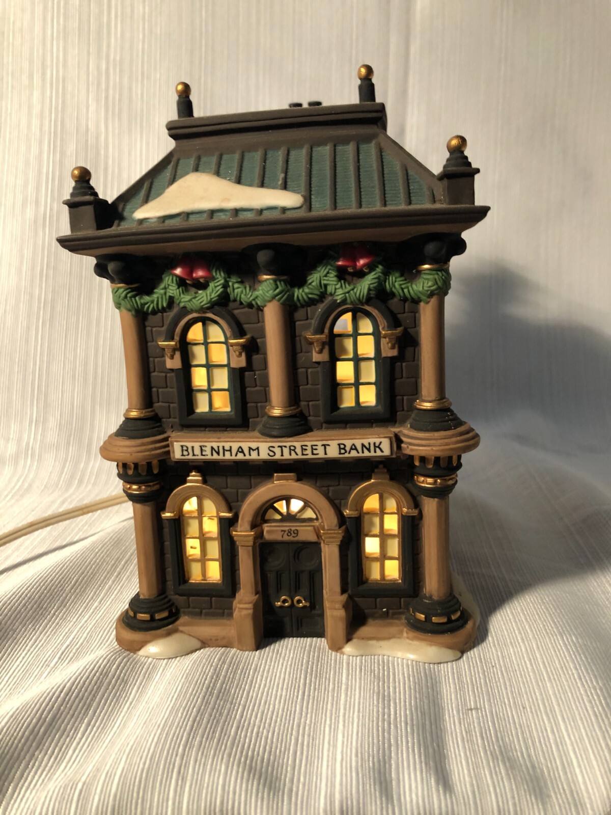 Dept 56 Dickens Village Series 1995 Blenham Street Bank #58330 Lighted Retired