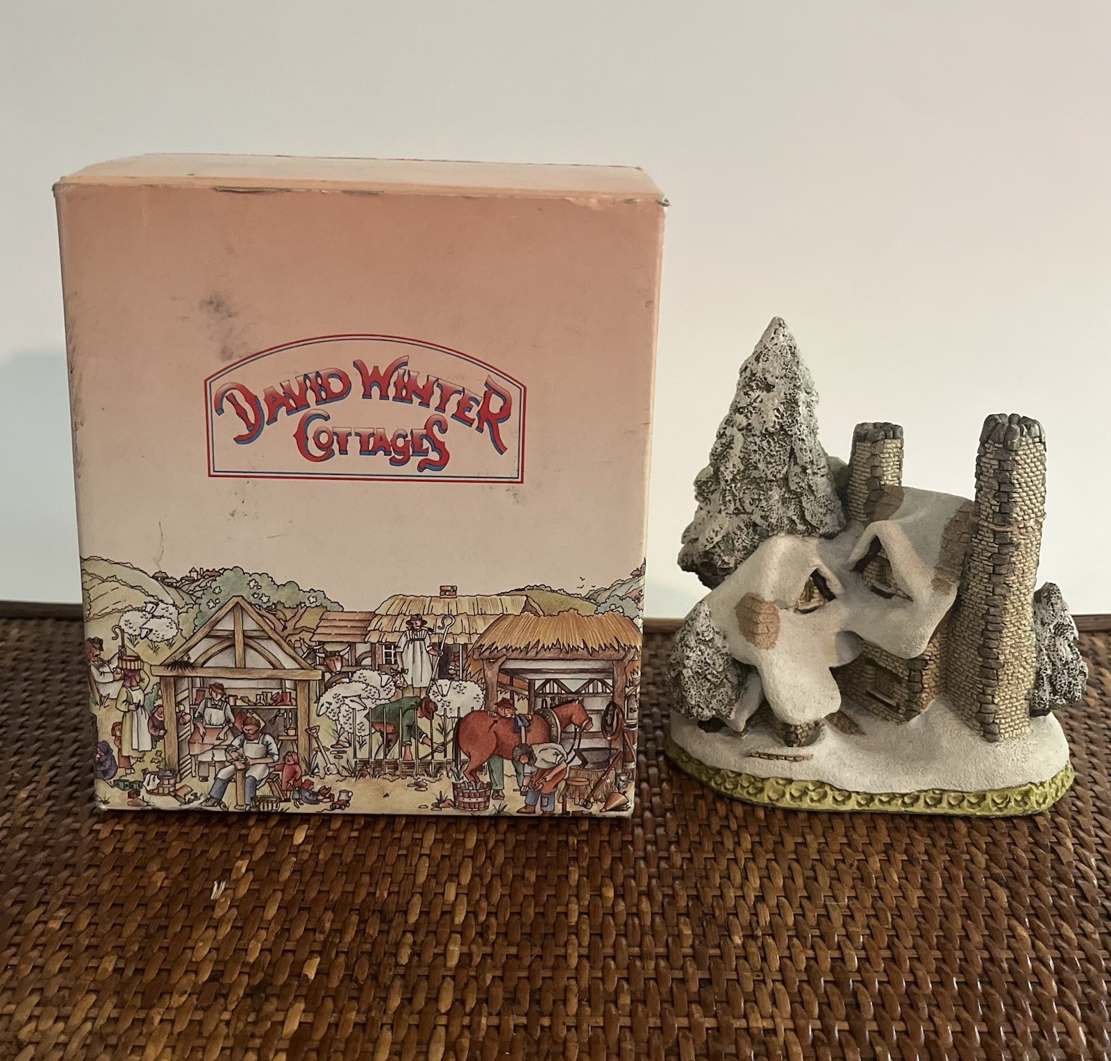 Snow Cottage – 1984 David Winter – Includes Original Box – Open Box