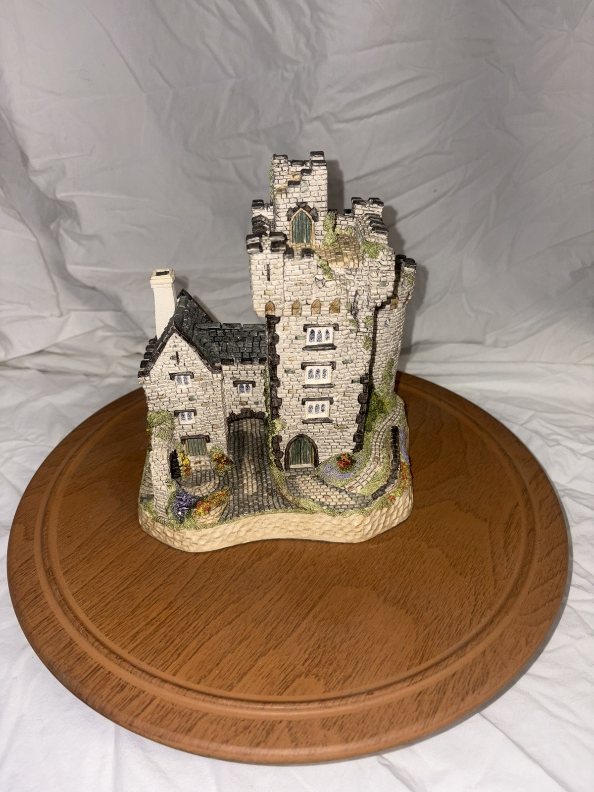 David Winter Cottages the Irish Collection: O’Donovans Castle 1992