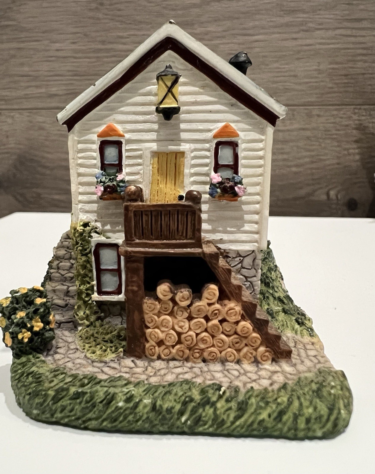 Vintage 1999 Mother-In-Law Cottage Henshaw Building Resin Figurine 2.75” Tall