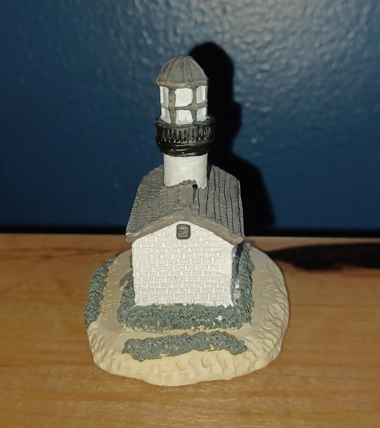 LOT OF 3 SMALL FIGURINES LIBERTY FALLS CHURCH OF ST ADALBERT LIGHTHOUSE 1221