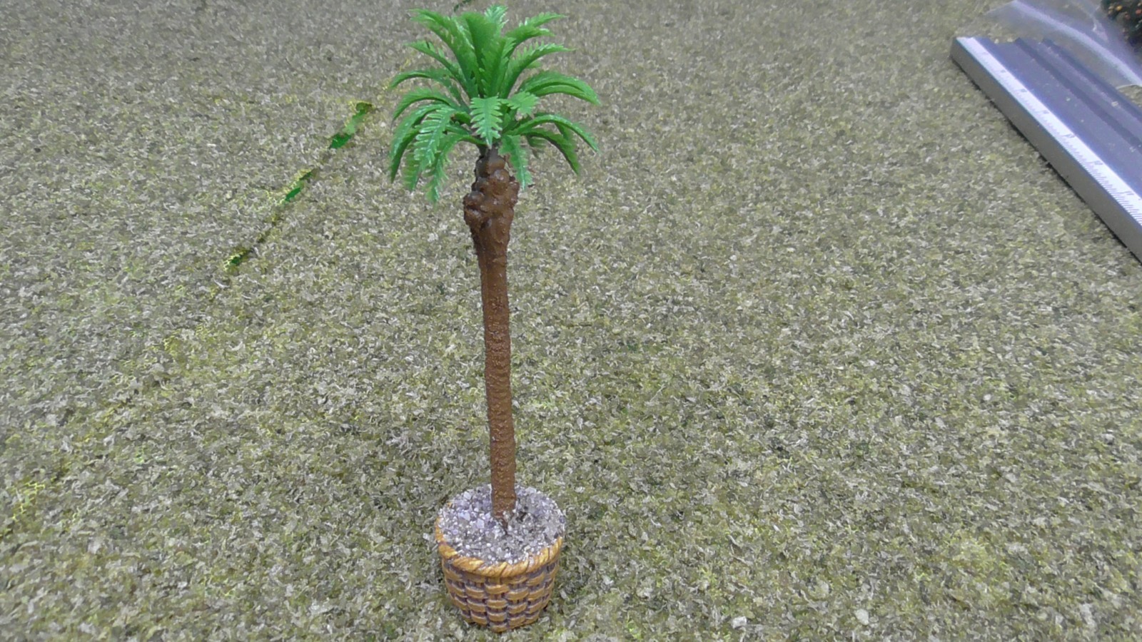 4.5″ Palm Tree in Ceramic Planter Dollhouse Fairy Garden Village Display #140