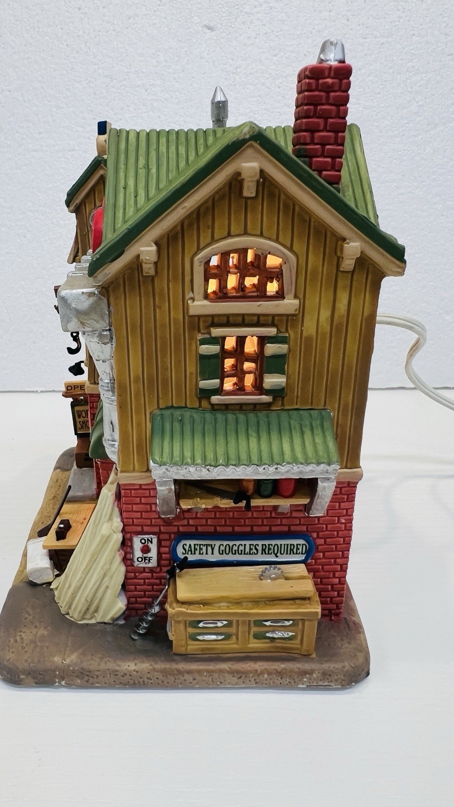 Lemax “ Quality Woodworks Fine Furniture & Cabinets” 35528 Retired 2013 NEW !