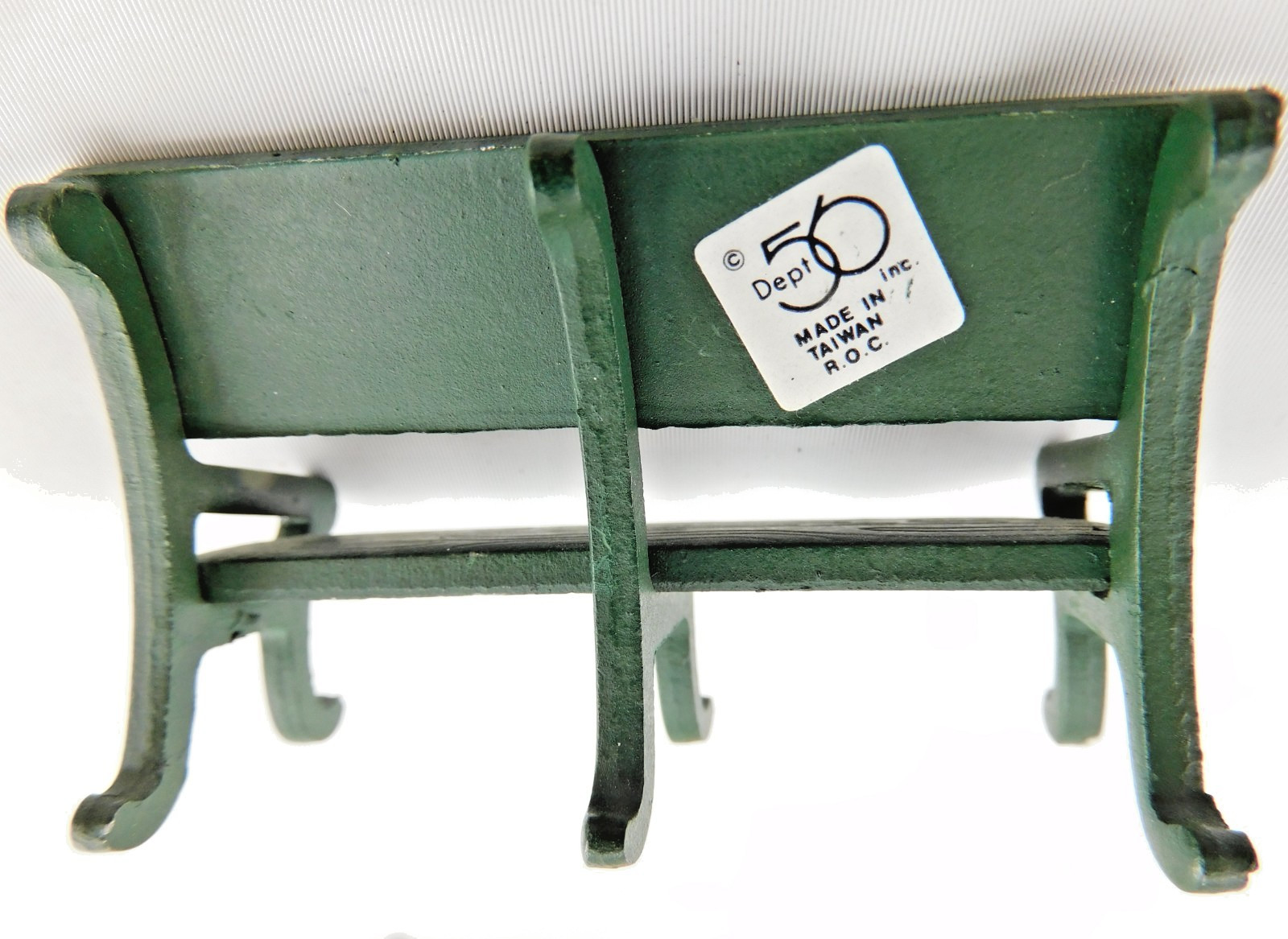Dept 56 5 Pc Lot of 3 Green Metal Park Benches AND 2 Street Signs Vtg Taiwan ROC