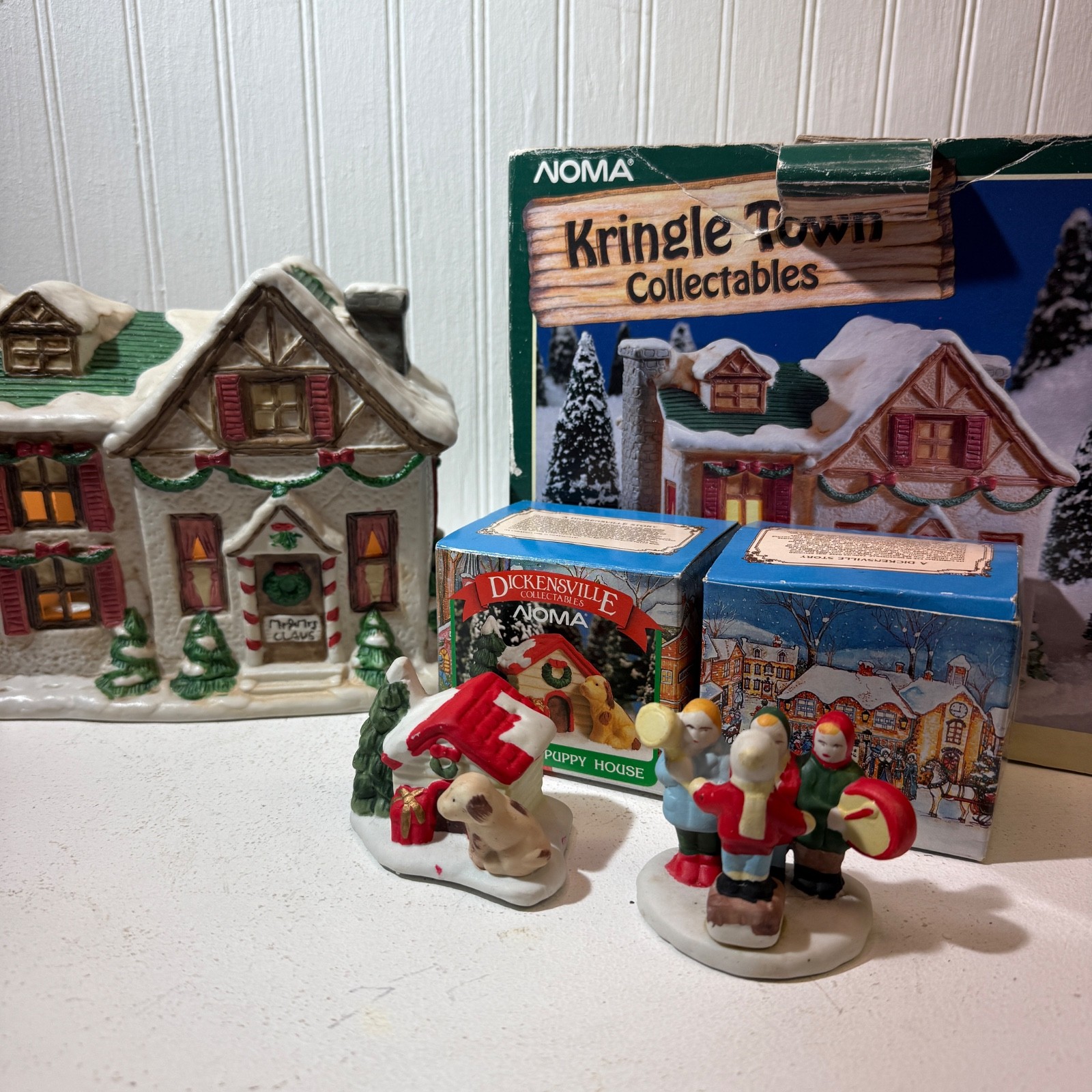 1992NOMA Kringle Town Collectibles Mr. & Mrs. Claus House” w/Original Box #6302