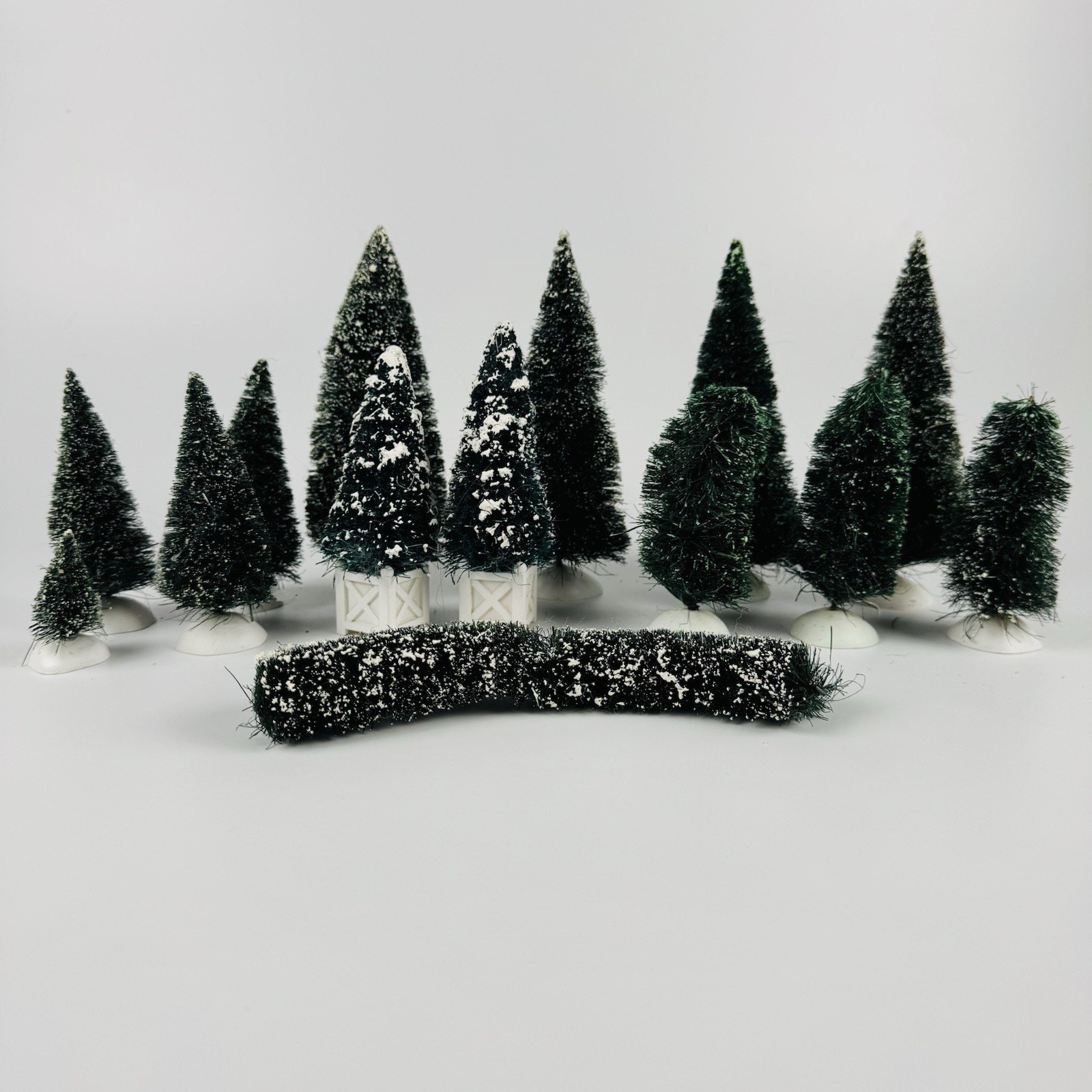 Dept 56 Bottle Brush Evergreen Trees Asstd Sizes Lot Of 14 Snowy Or Boxed Bases
