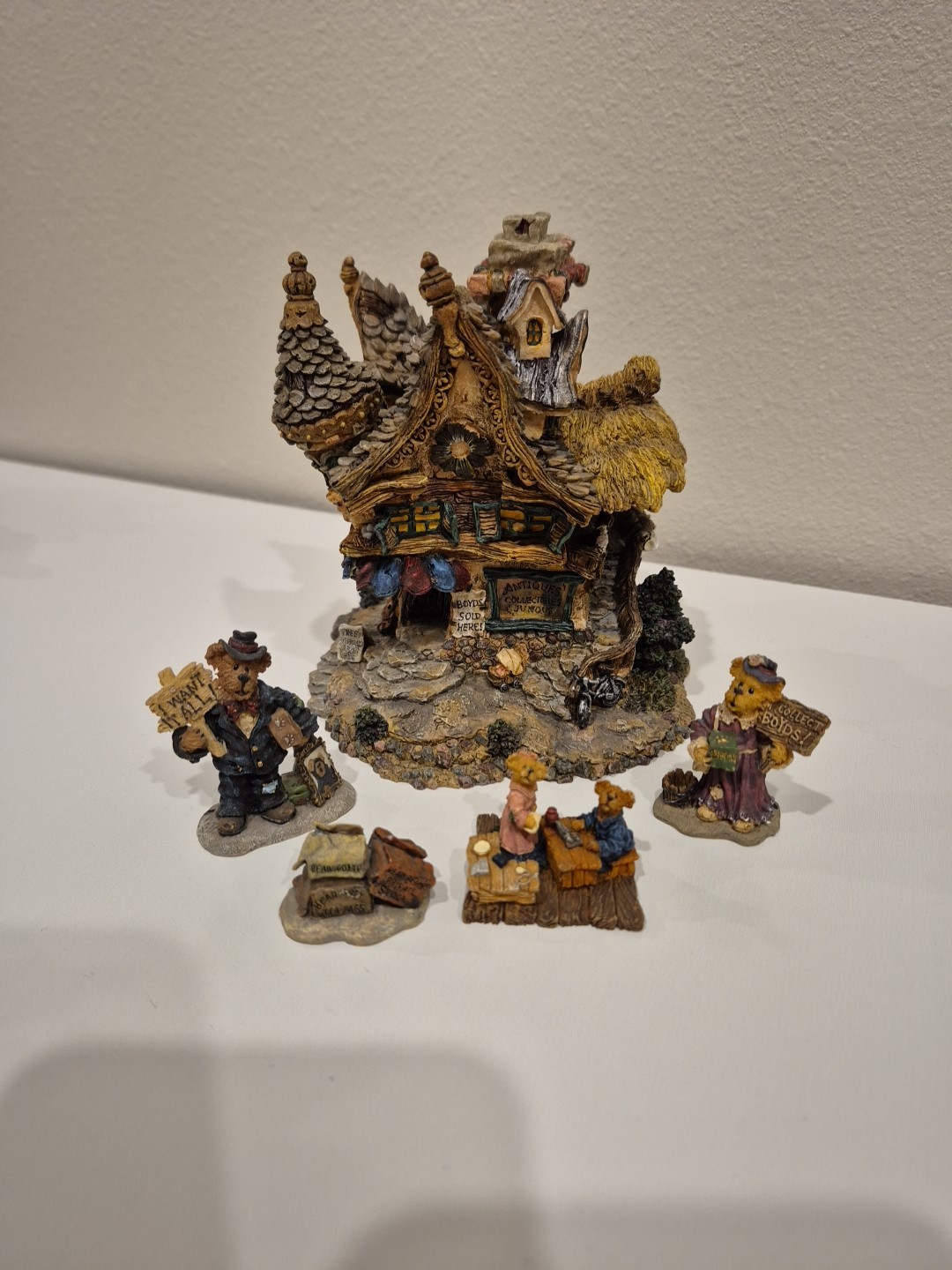 Lot 8 Boyds Town Bearly Built Villages & 31 Mini Figuries