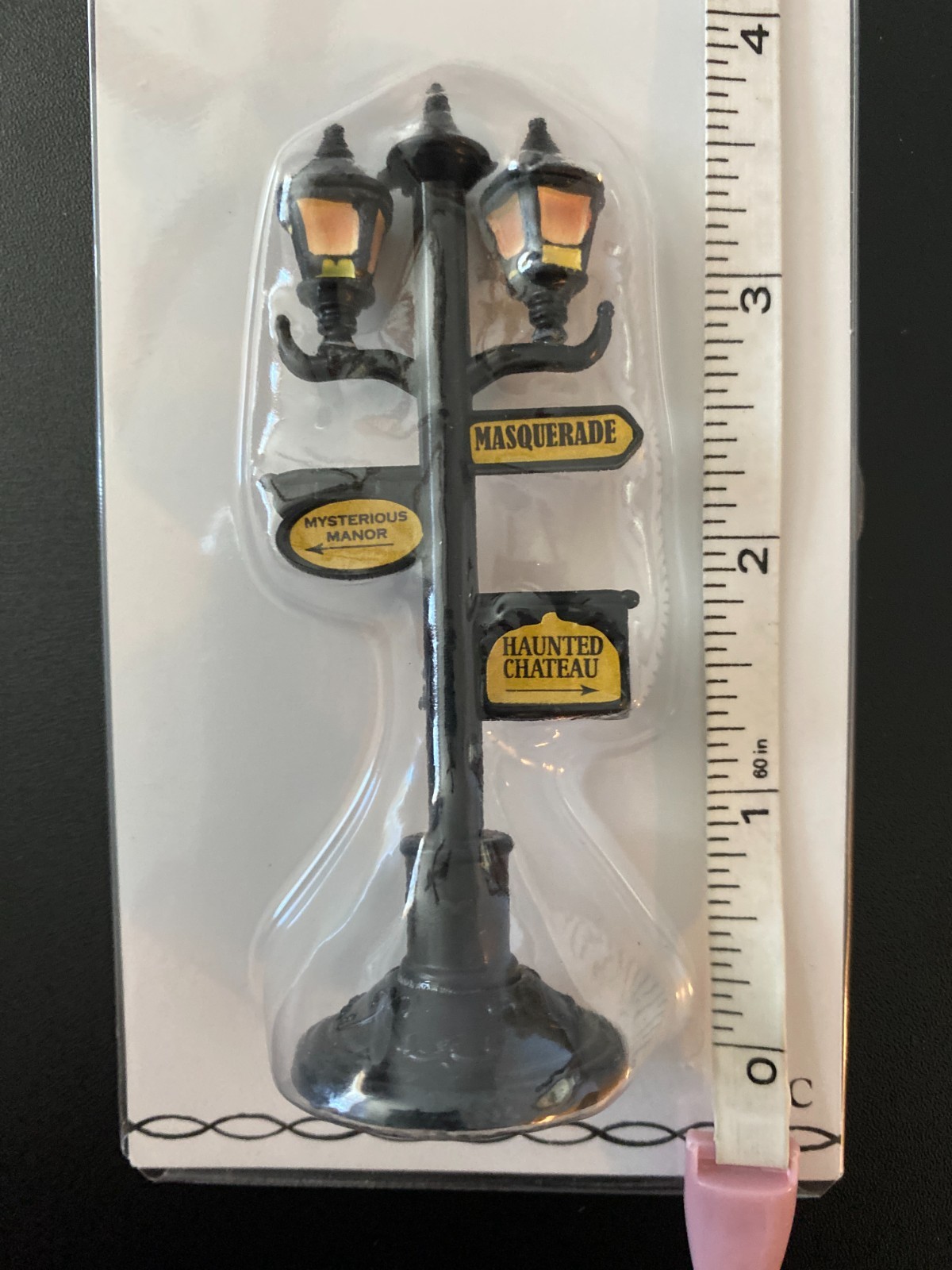 ASHLAND HALLOWEEN MINIATURES LAMP POST ~ NEW IN PKG 2025