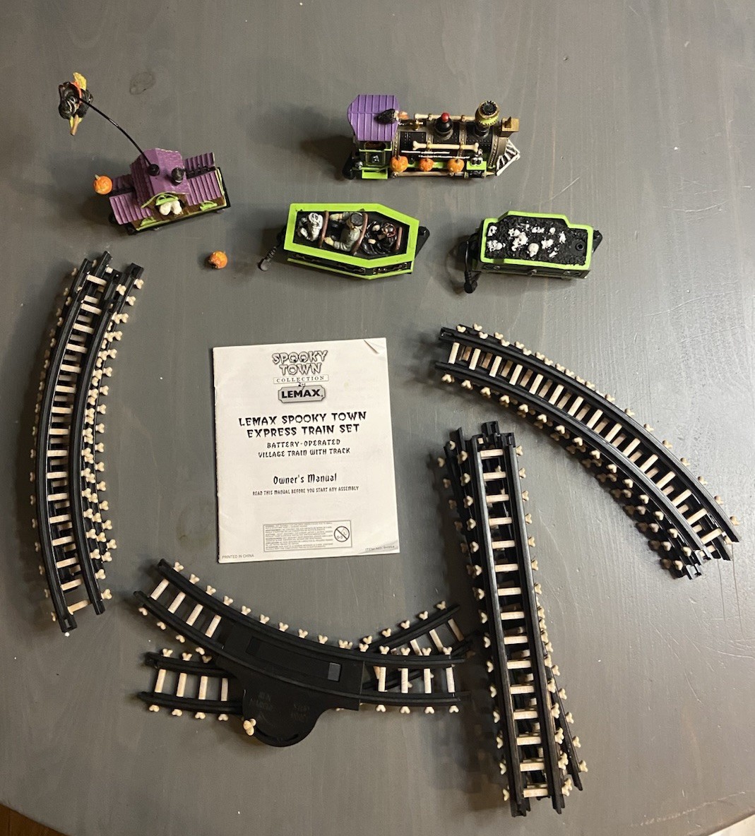 Lemax Spooky Town Halloween Train Express Set As Is Not Working
